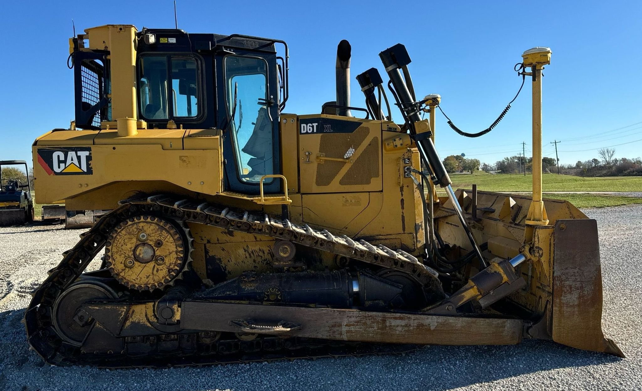 gallery 2011 Caterpillar D6T XL dozer