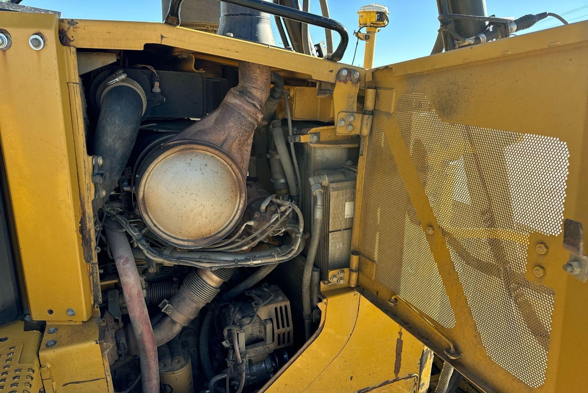 gallery 2011 Caterpillar D6T XL dozer
