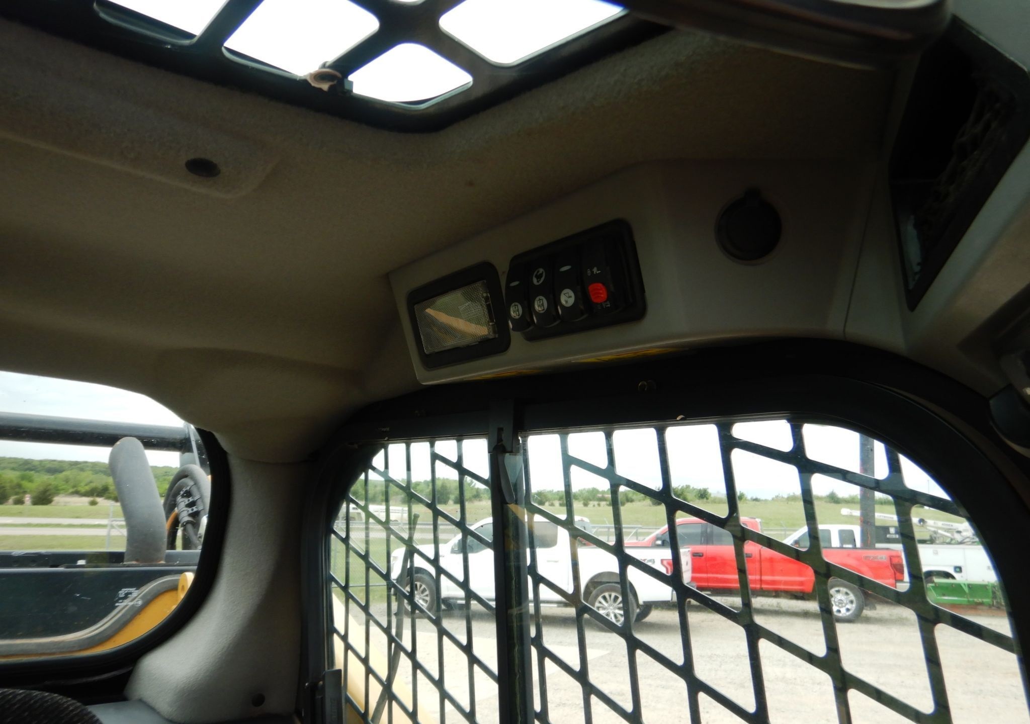 gallery 2018 Caterpillar 299D2 skid steer