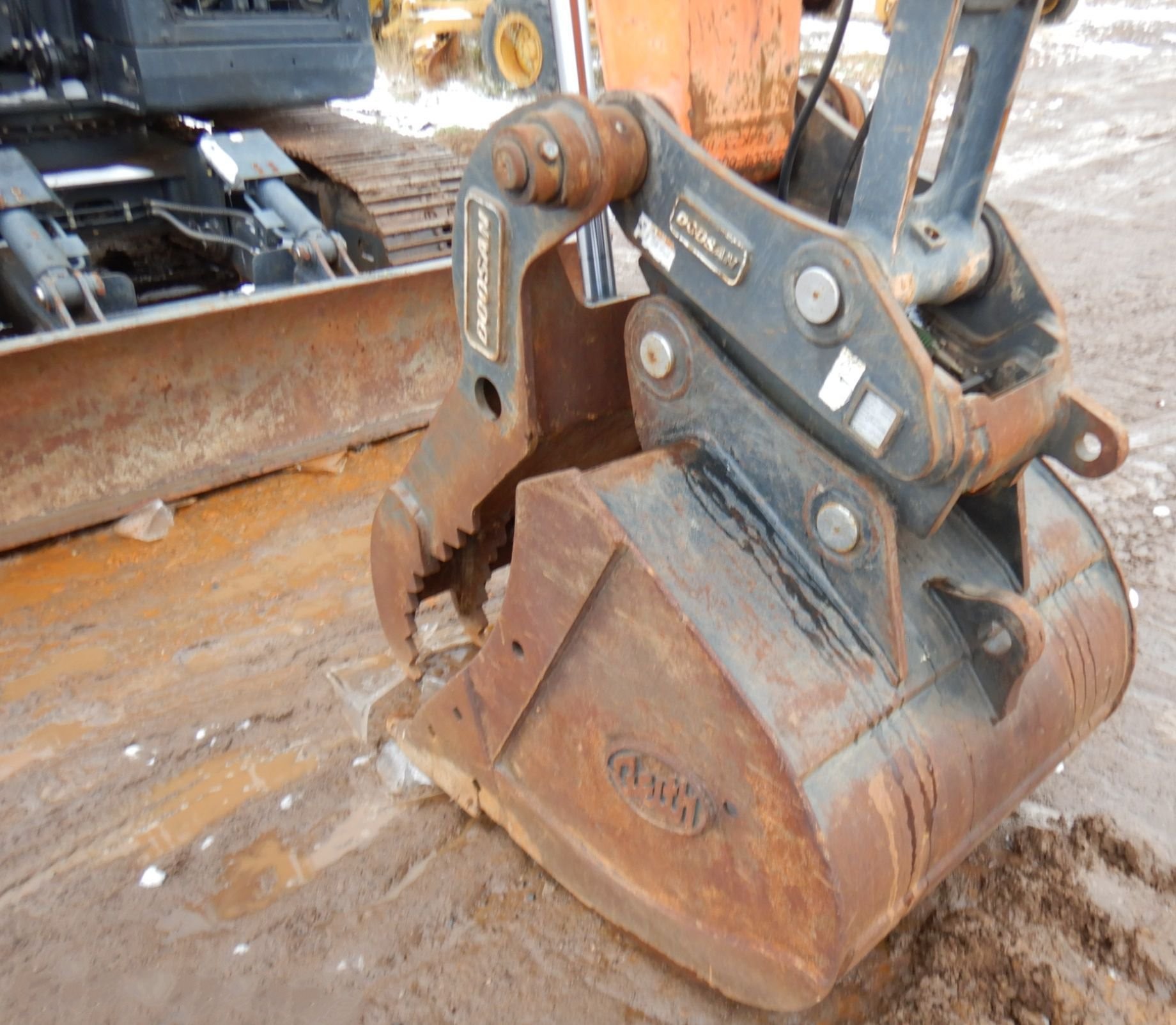 gallery 2014 Doosan DX140LCR excavator