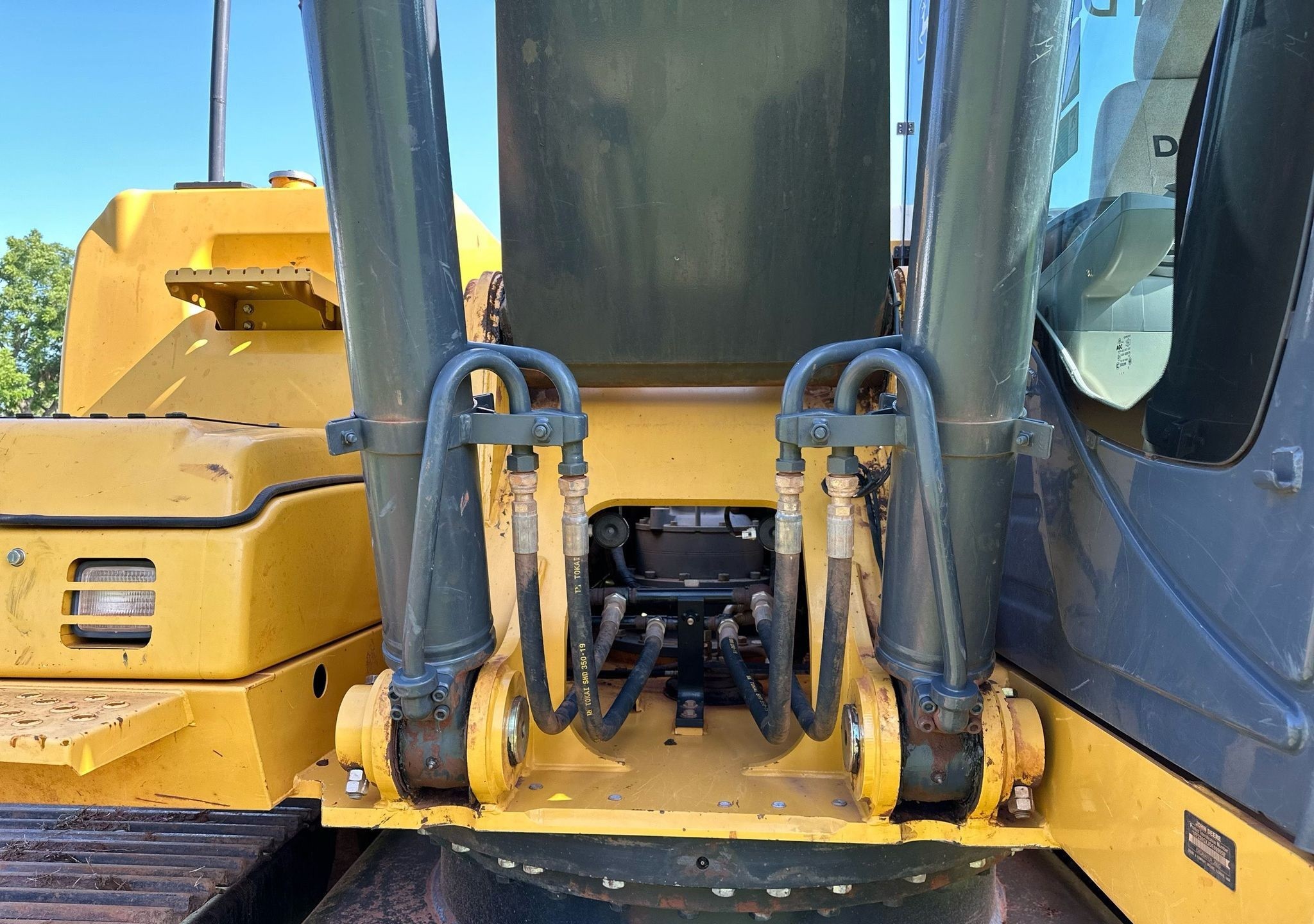 gallery 2014 John Deere 250G LC excavator
