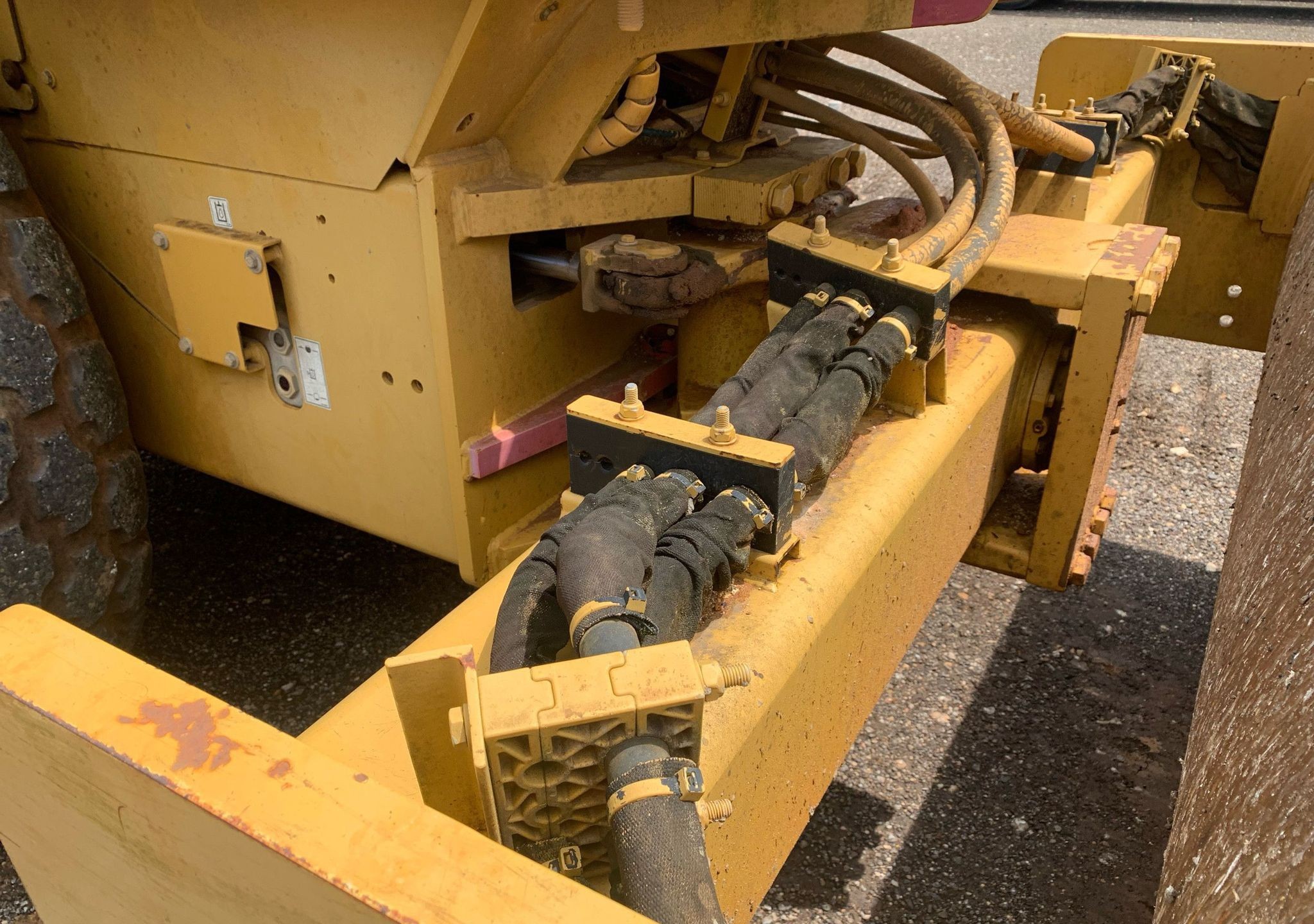 gallery 2008 Caterpillar CS56 single drum vibratory roller