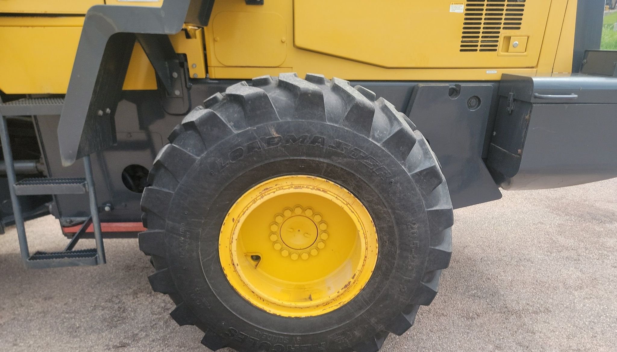 gallery 2005 Komatsu WA320 wheel loader