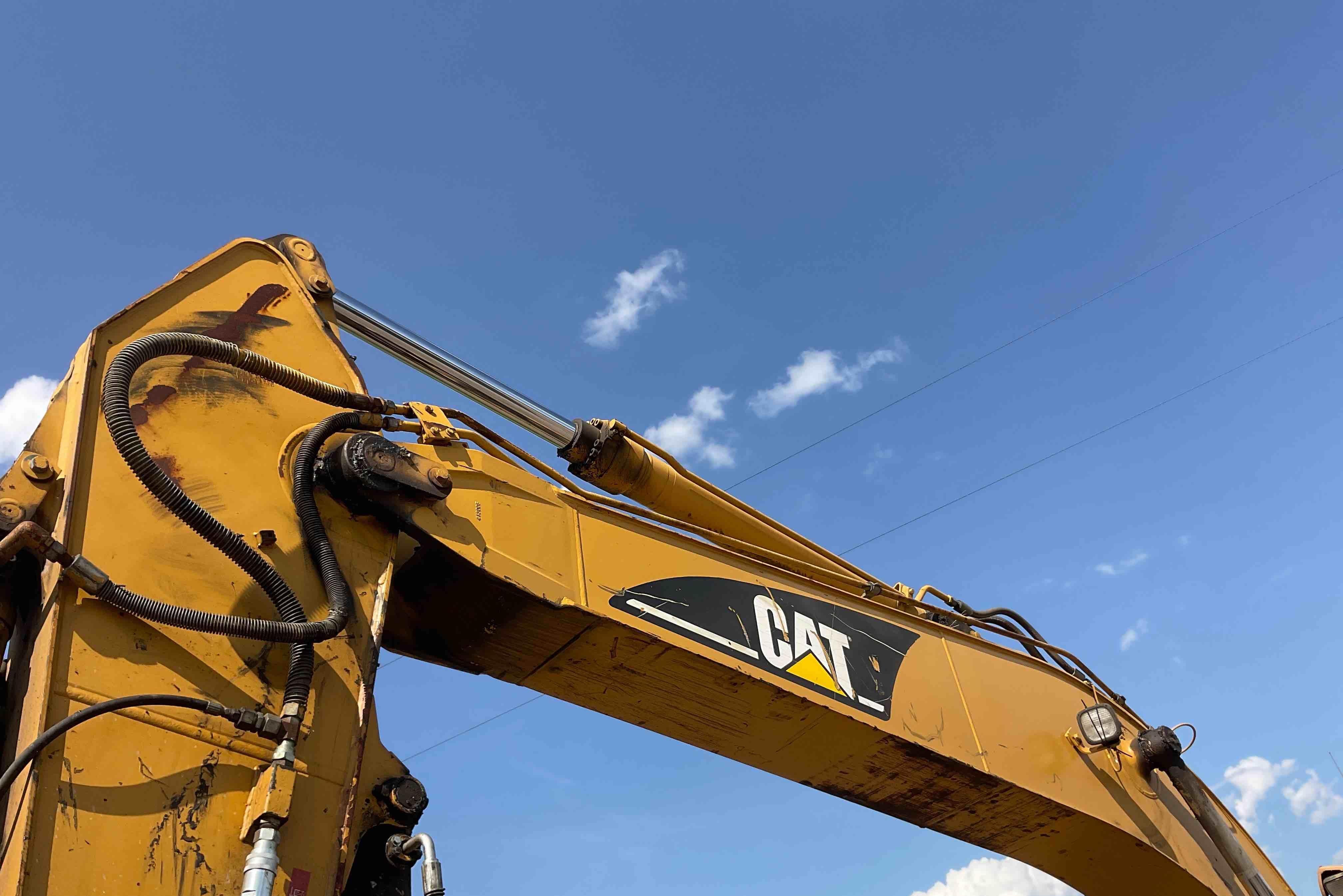 gallery 2004 Caterpillar 320CLU Excavator