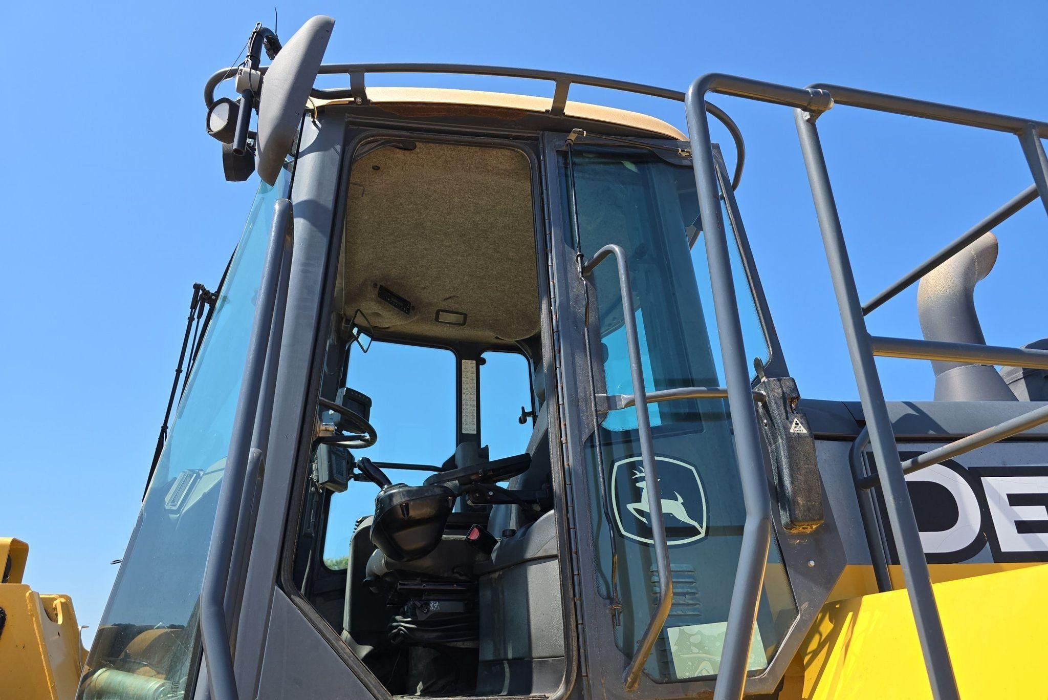 gallery 2014 John Deere 824K Wheel Loader
