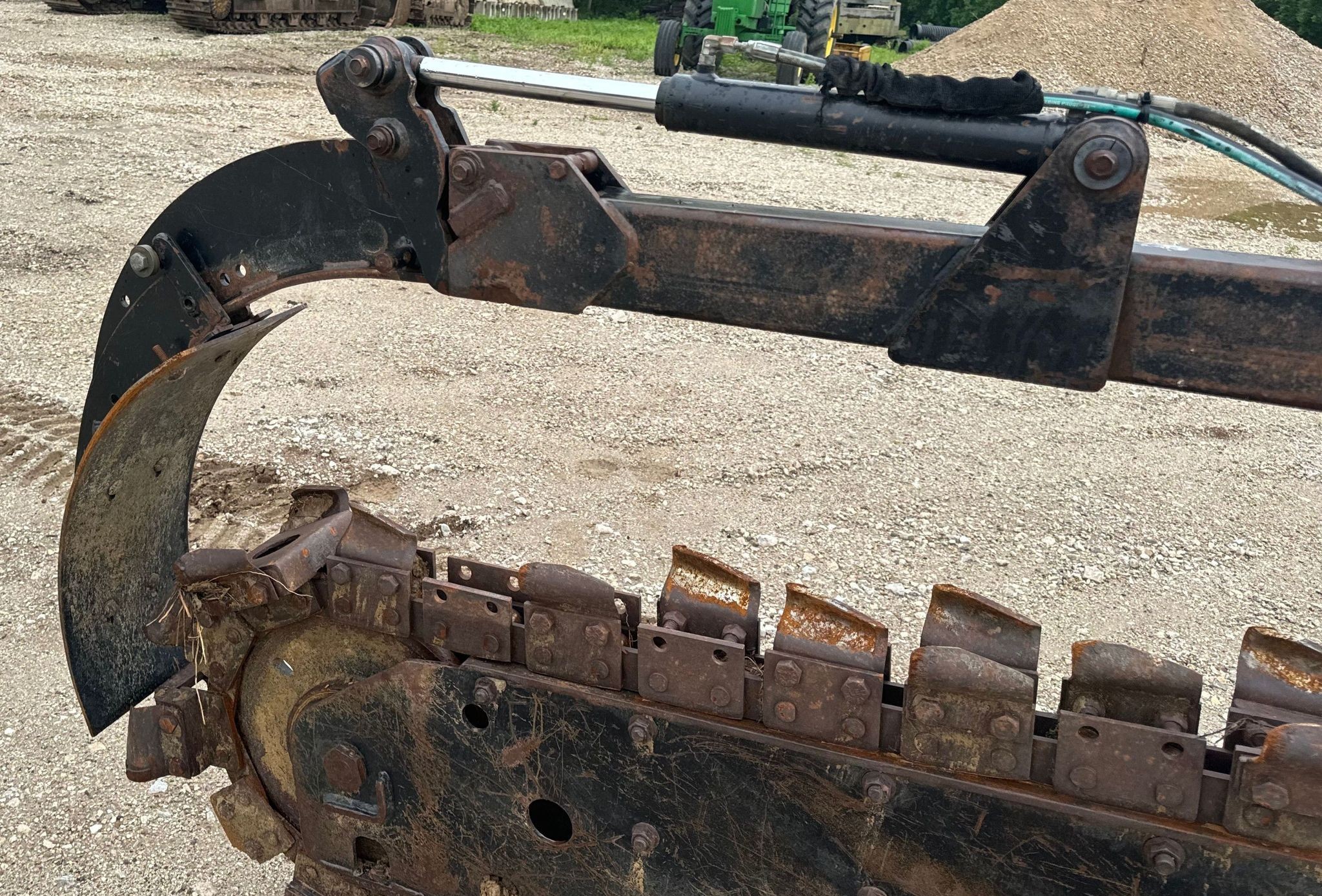 gallery 2013 Ditch Witch RT120 Quad trencher