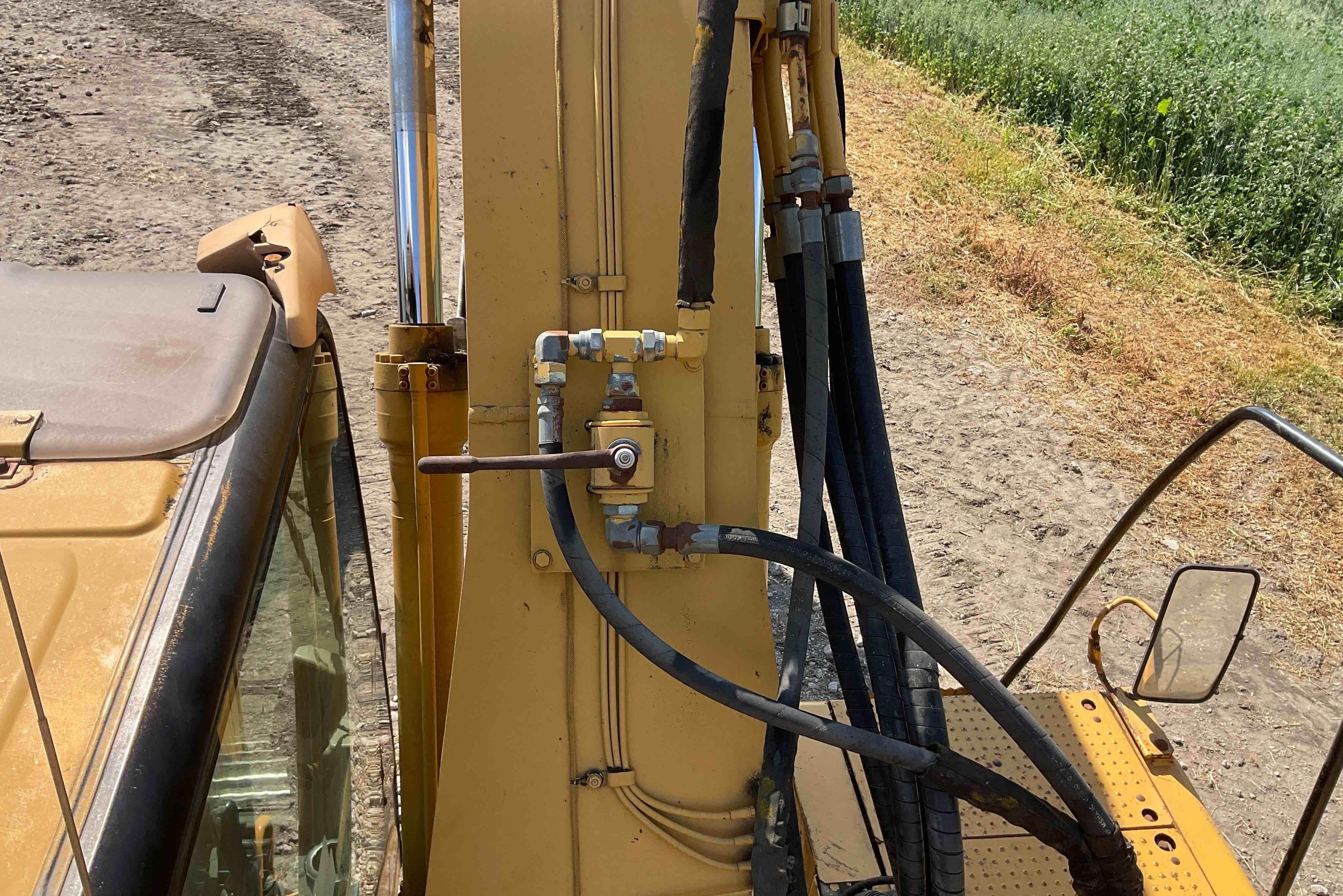 gallery 2004 Caterpillar 320CLU Excavator