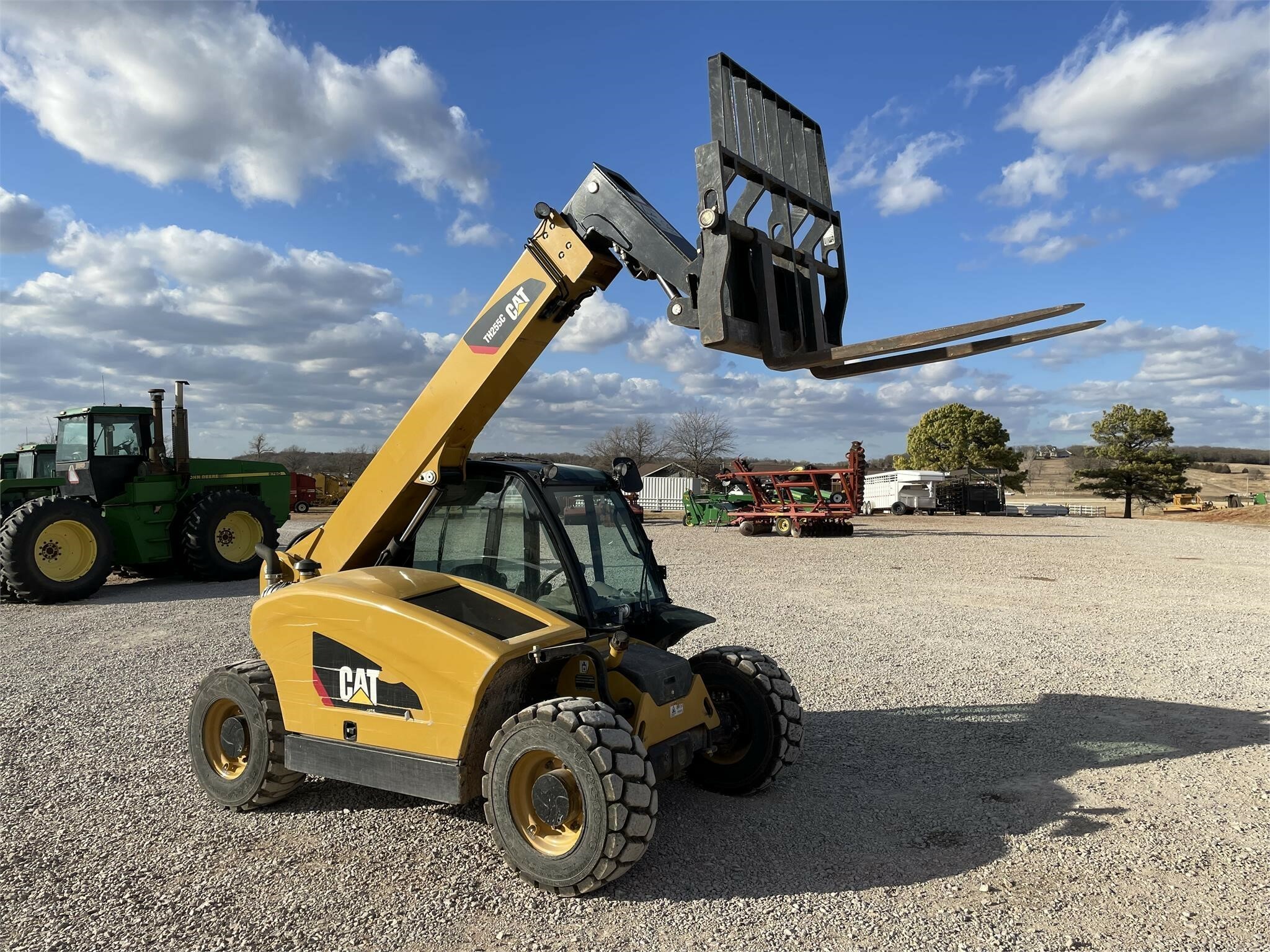 gallery 2015 Caterpillar TH255C Telehandler