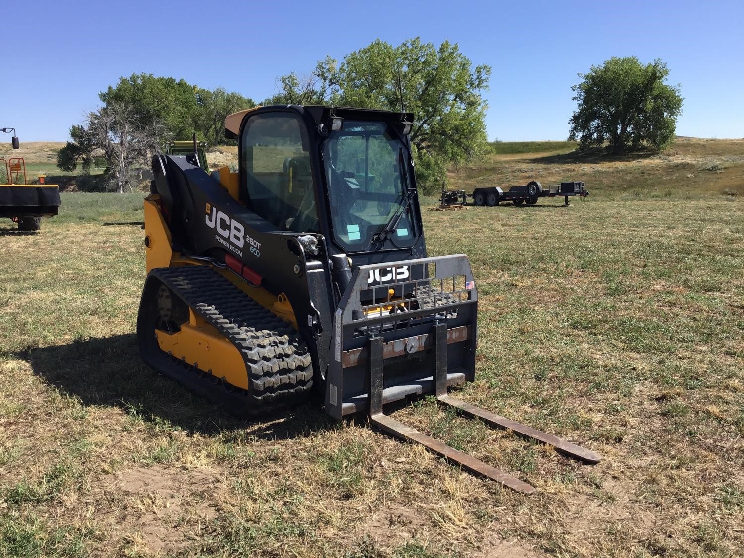 gallery 2015 JCB 260T Skid Steer Track Loader