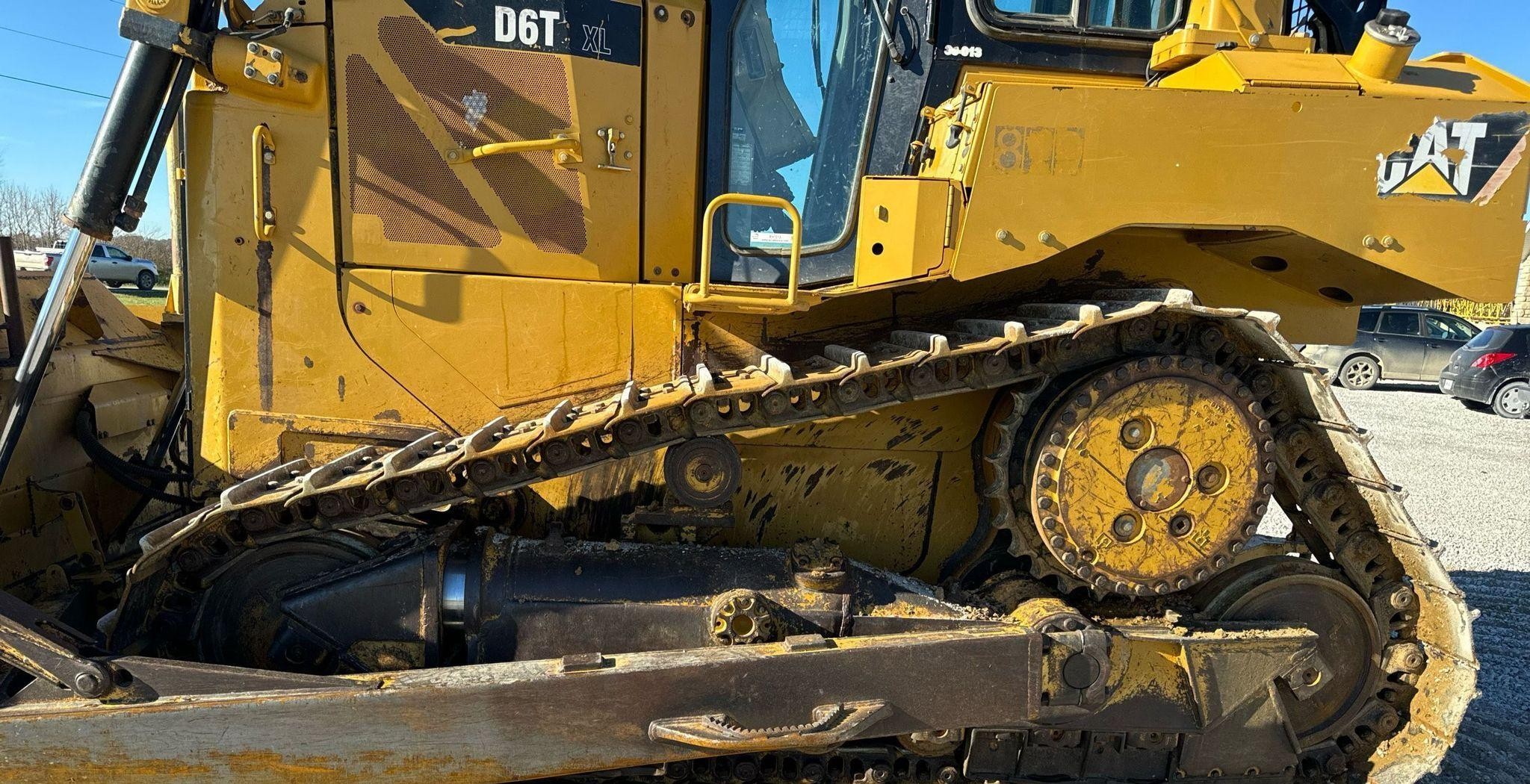 gallery 2011 Caterpillar D6T XL dozer