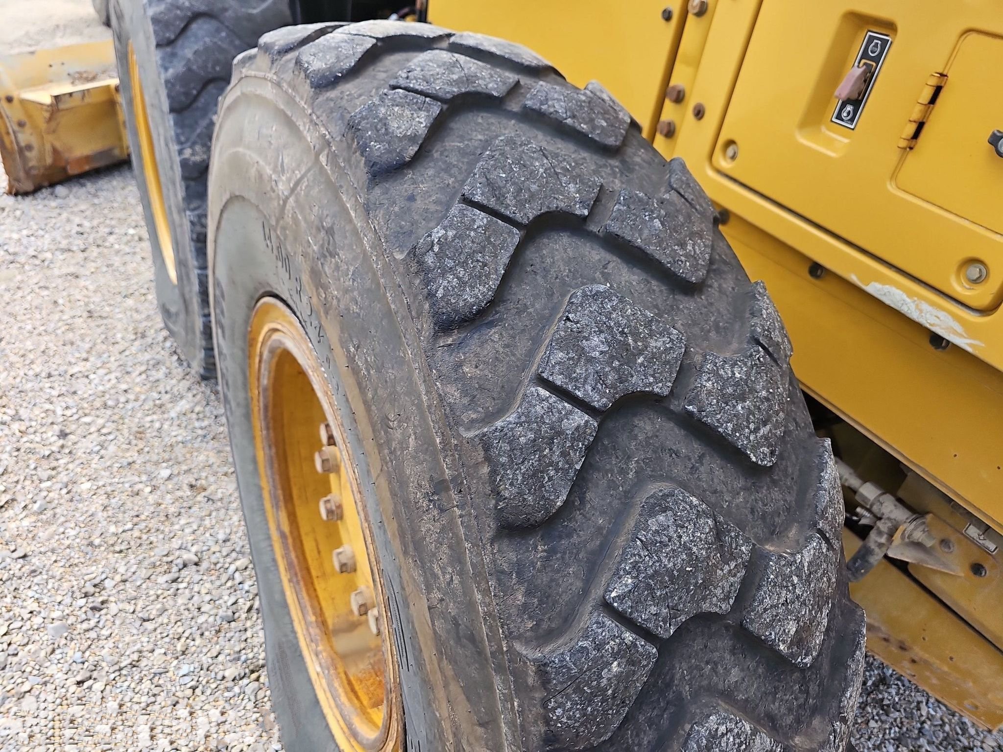 gallery 2013 Caterpillar 12M2 VHP Plus motor grader