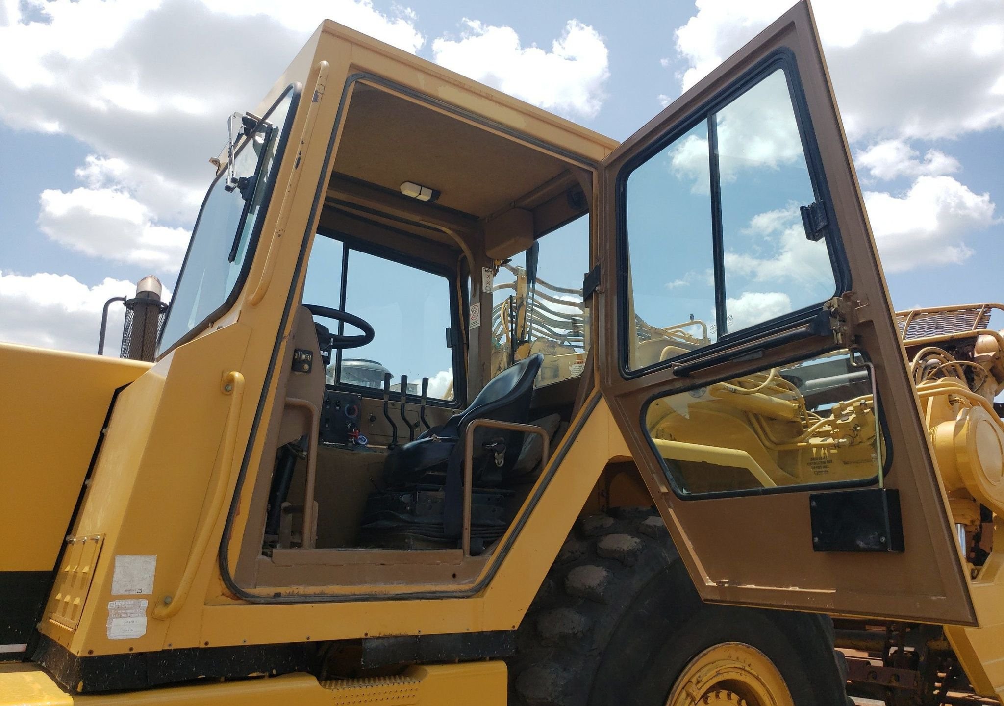 gallery 2006 Caterpillar 615C elevating scraper