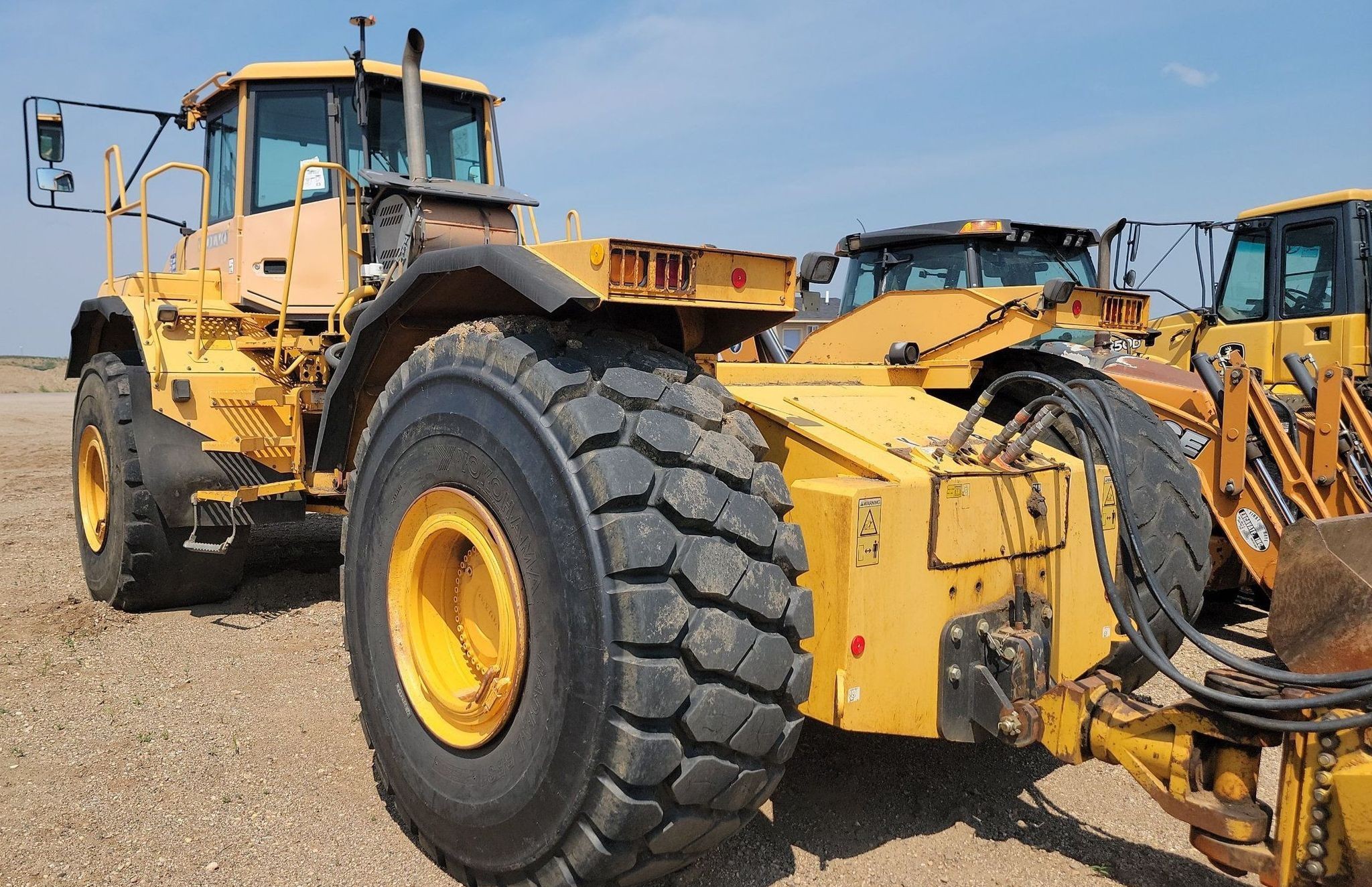 gallery Volvo T450D 4WD scraper tractor