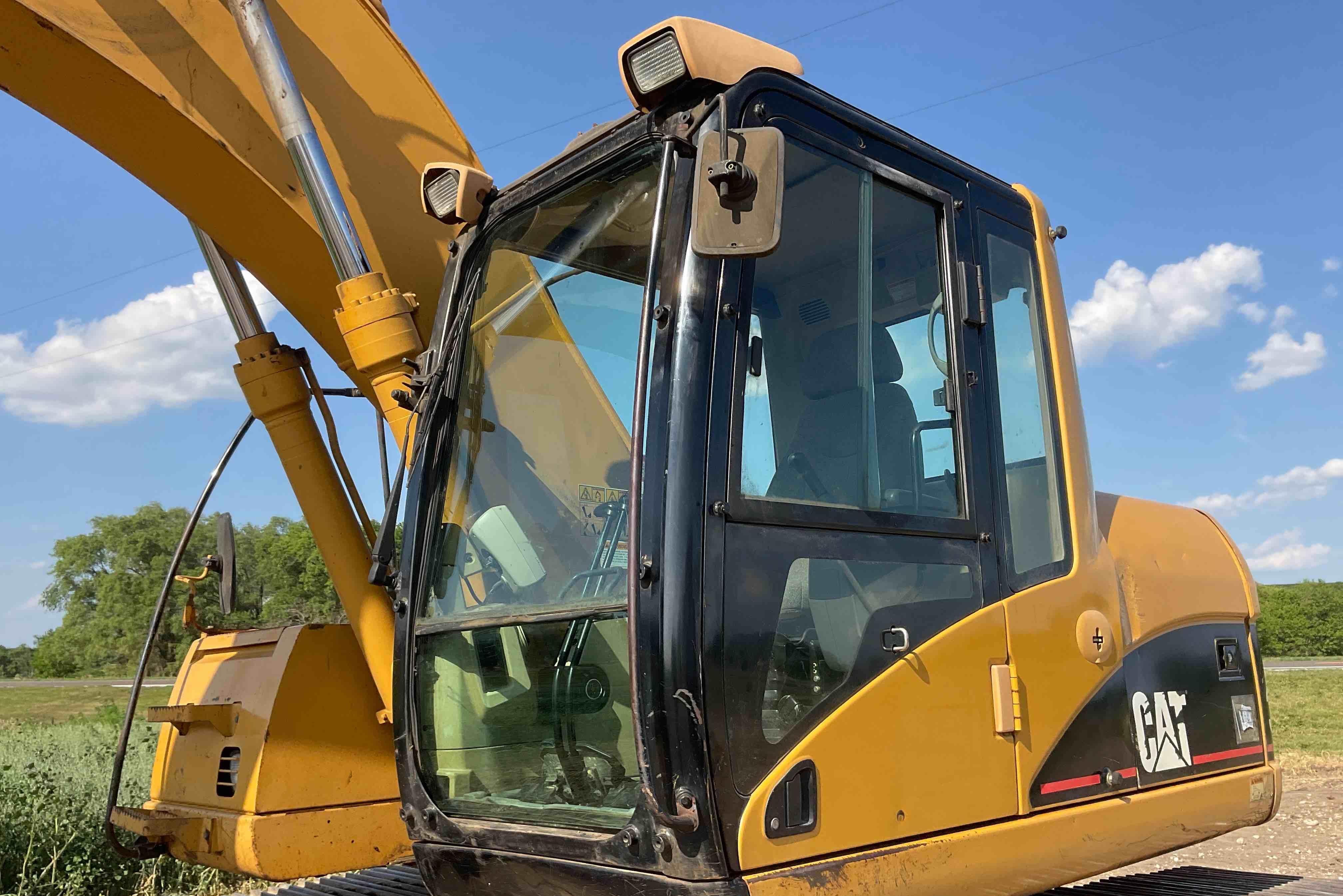 gallery 2004 Caterpillar 320CLU Excavator