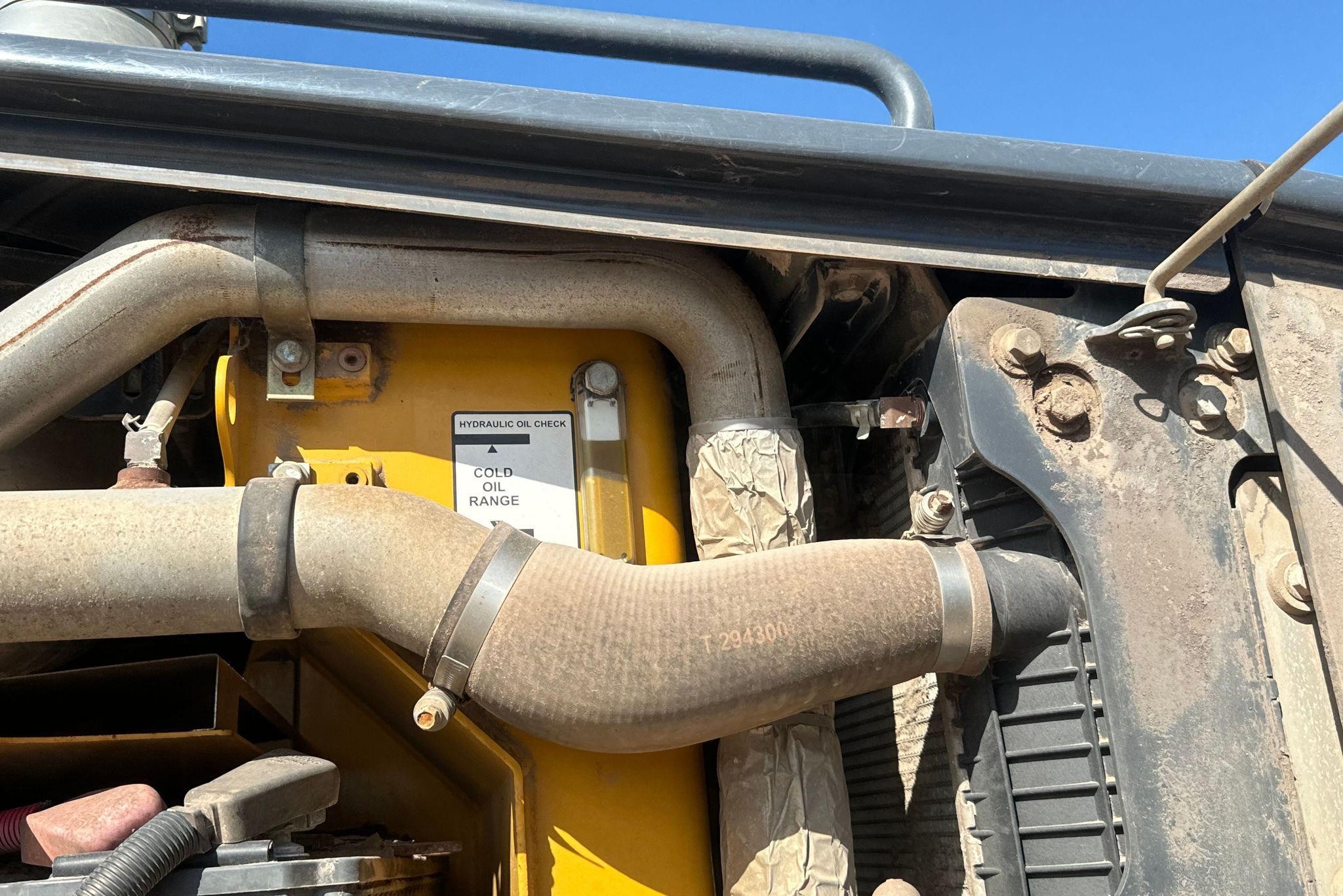 gallery 2013 John Deere 772G motor grader