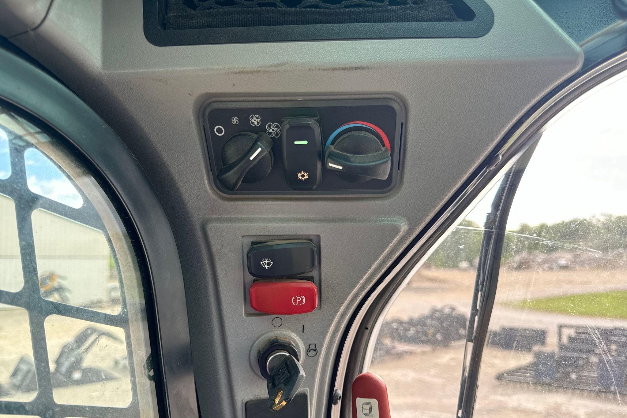 gallery 2019 Caterpillar 259D3 tracked skid steer loader