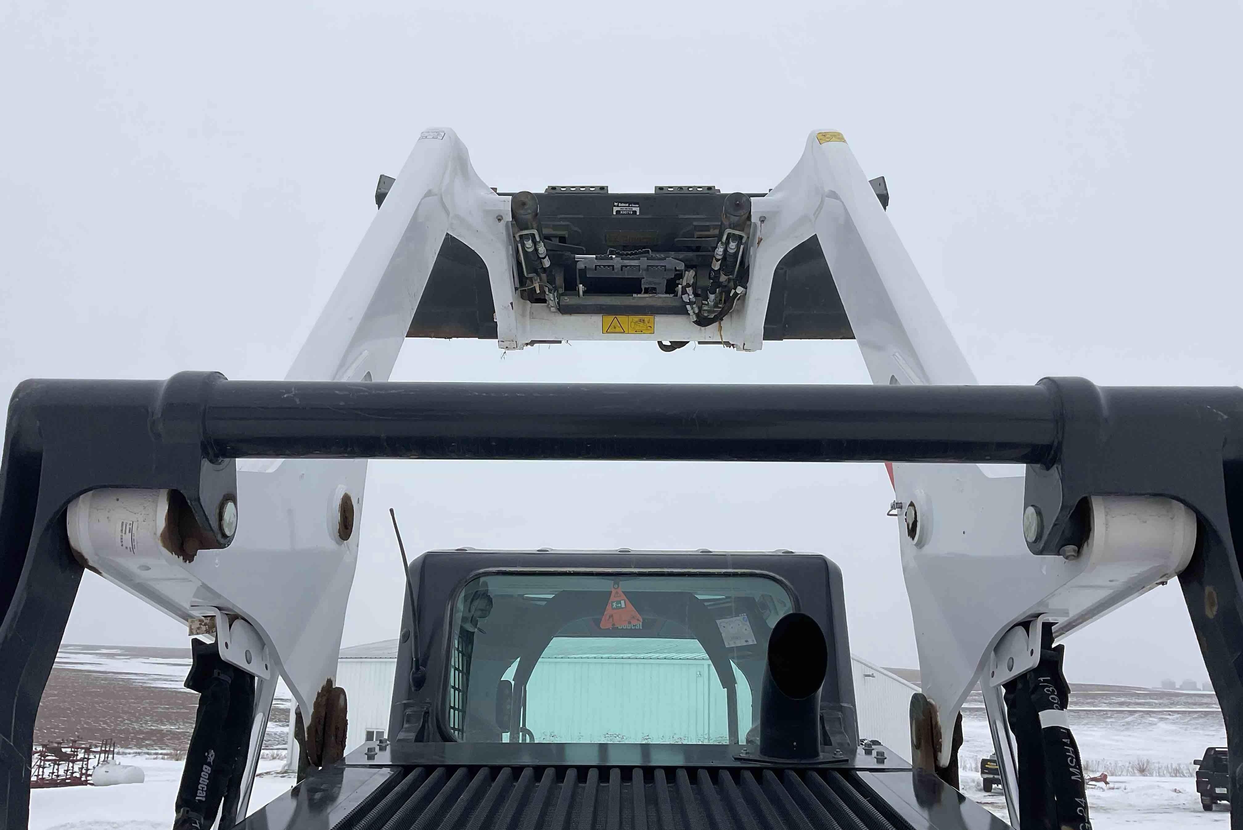 gallery Bobcat T76 R-Series Compact Track Loader