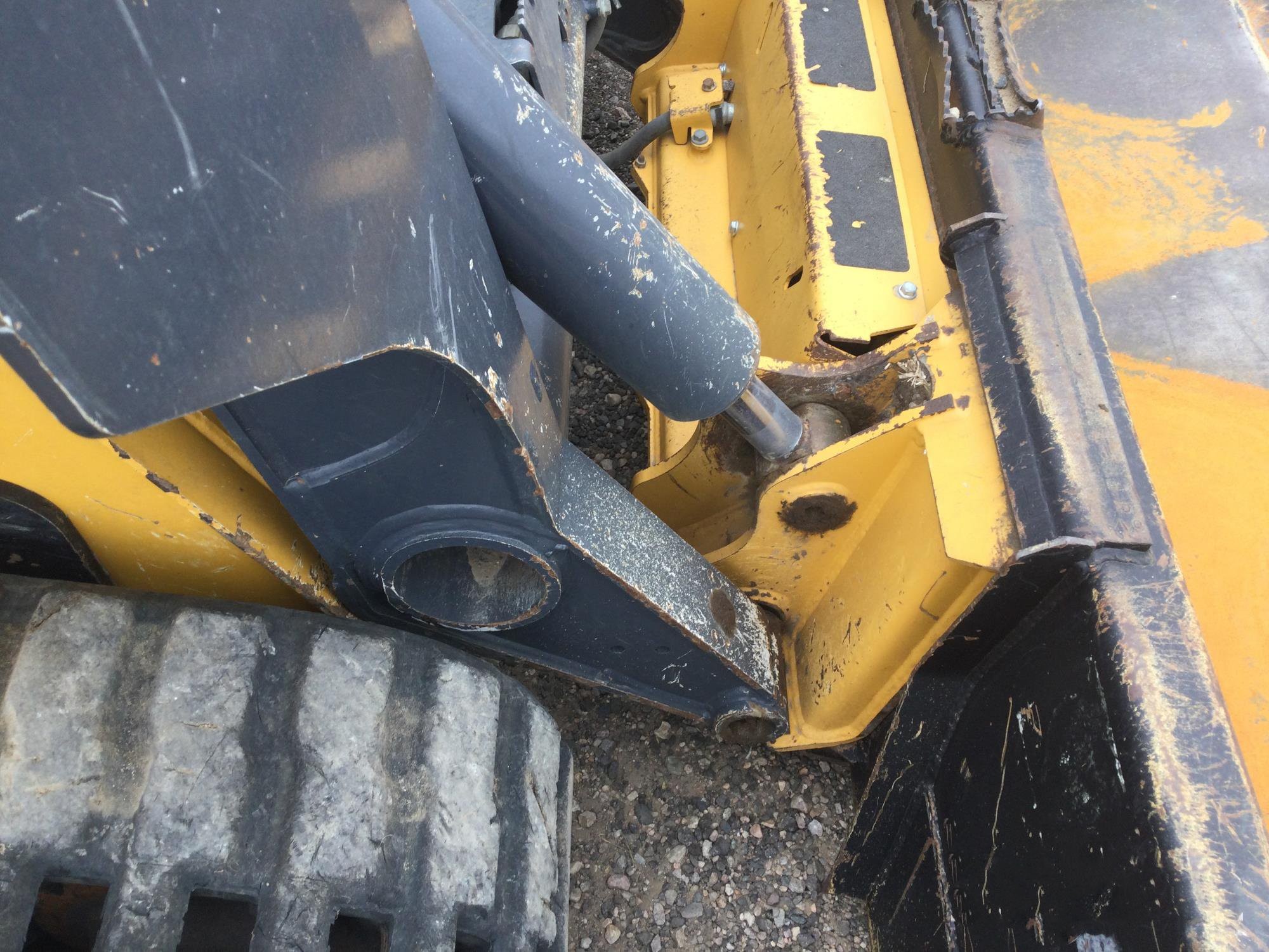 gallery 2018 John Deere 331G Skid Steer