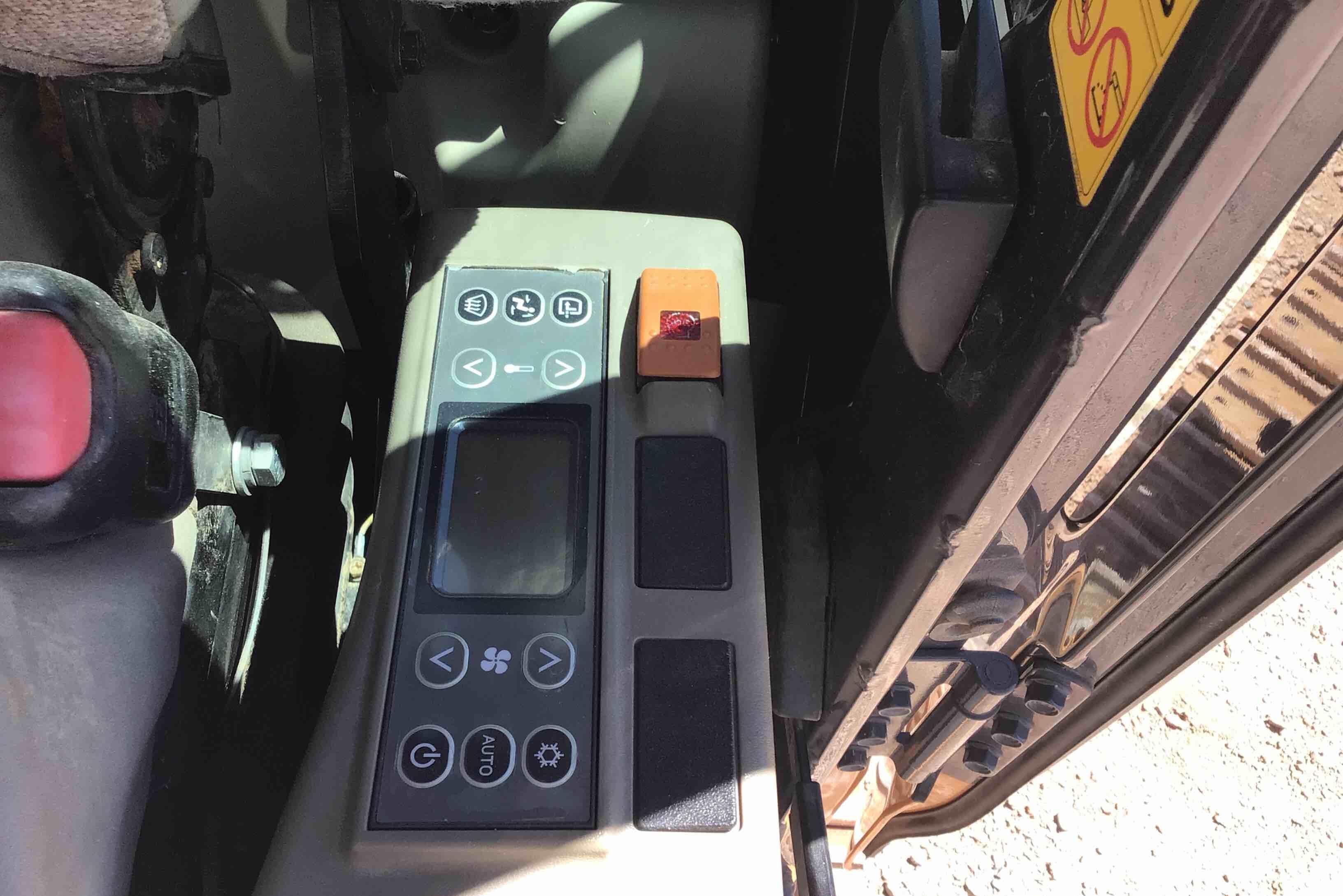 gallery 2016 Case CX130C Excavator