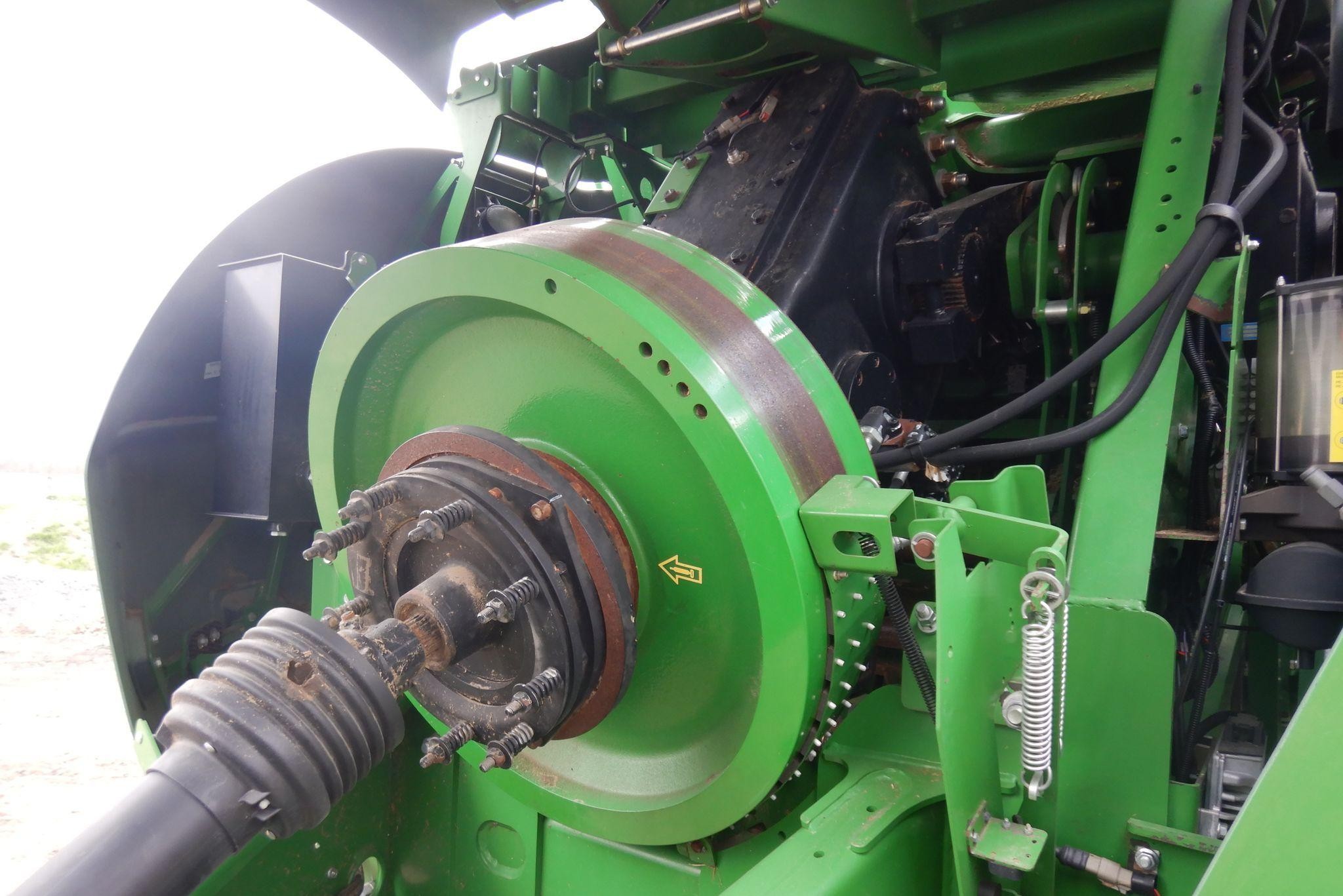 gallery 2016 John Deere L340 square baler
