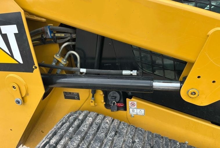gallery 2015 Caterpillar 277D tracked skid steer loader