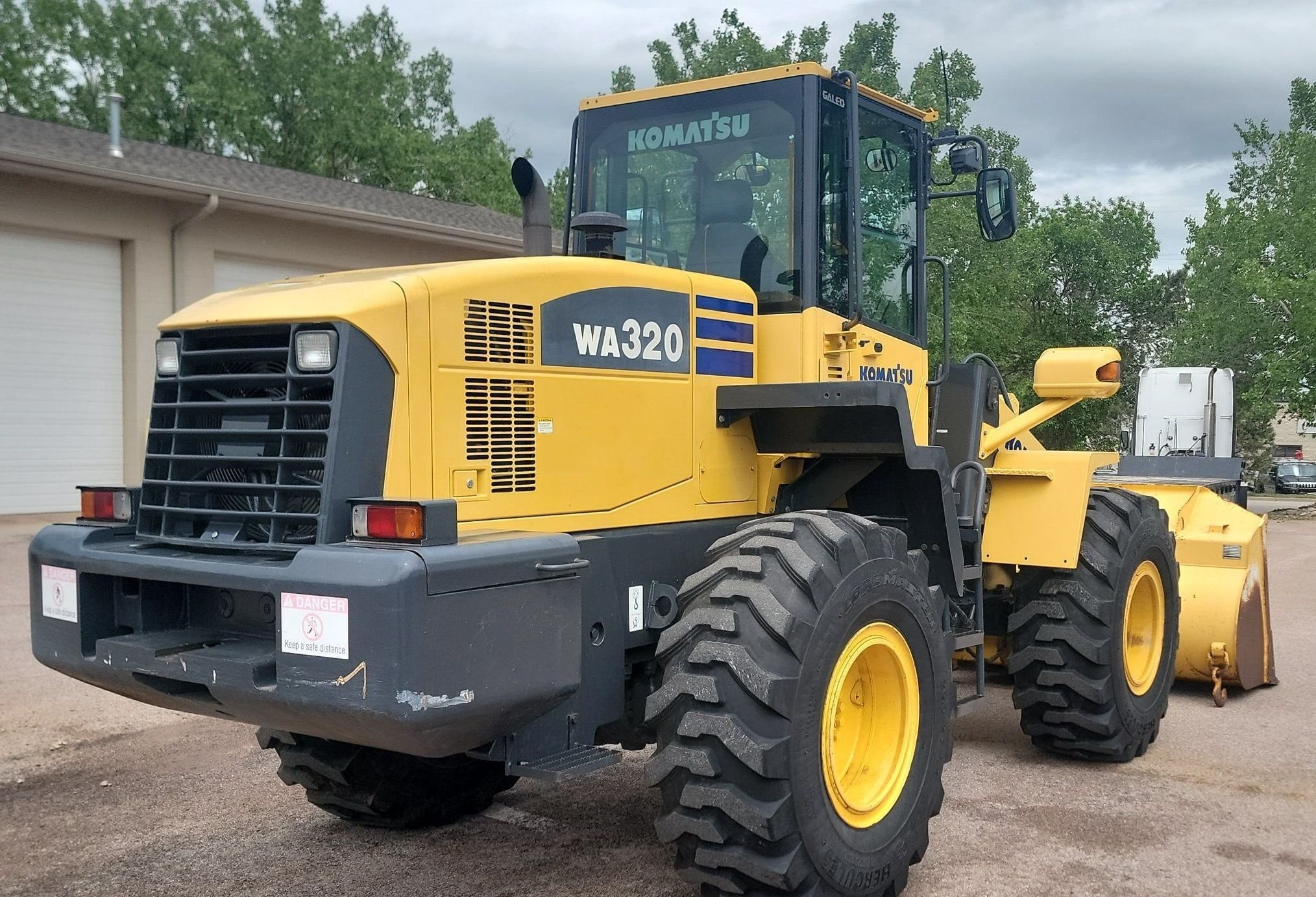 gallery 2005 Komatsu WA320 wheel loader