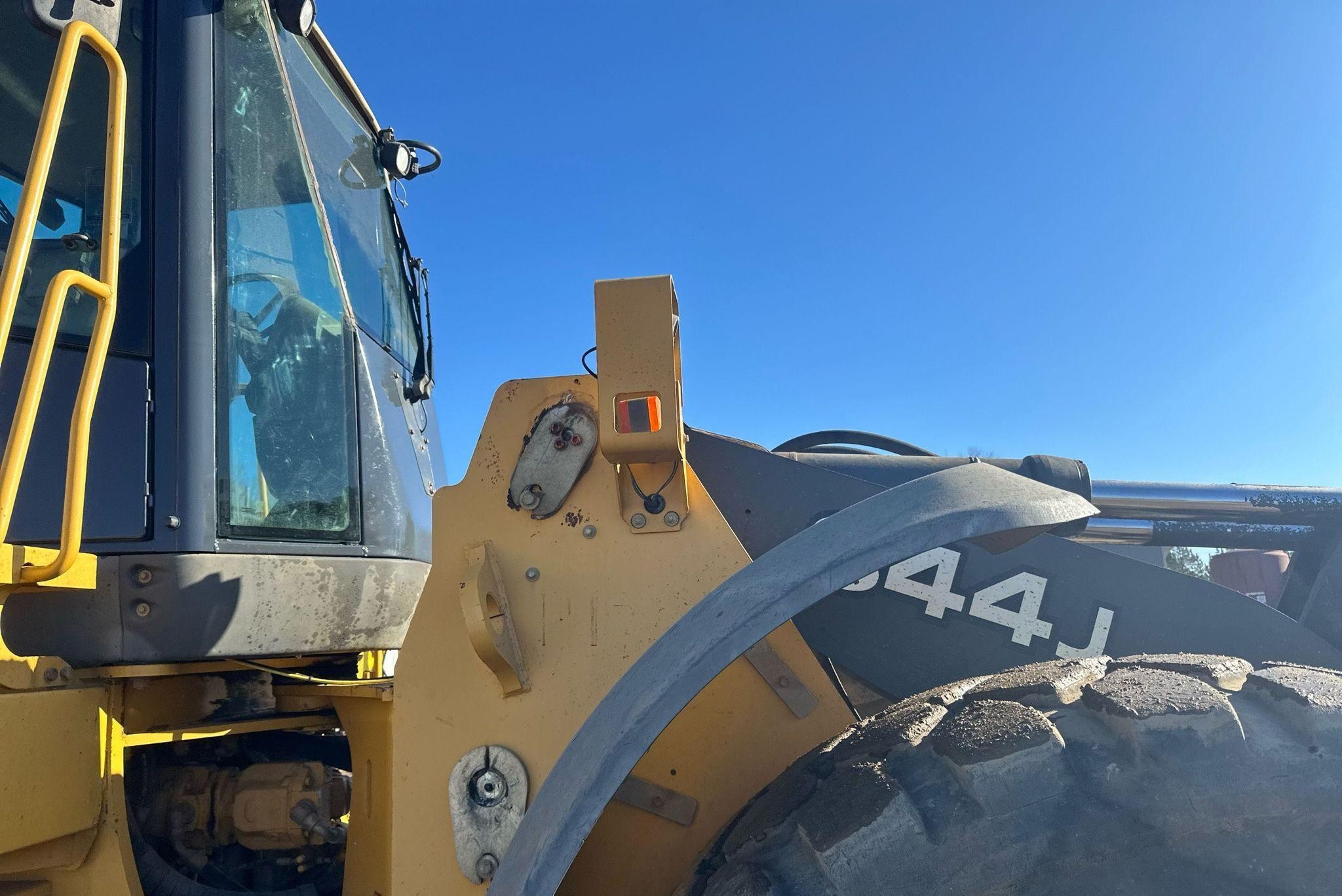 gallery 2006 John Deere 844J wheel loader