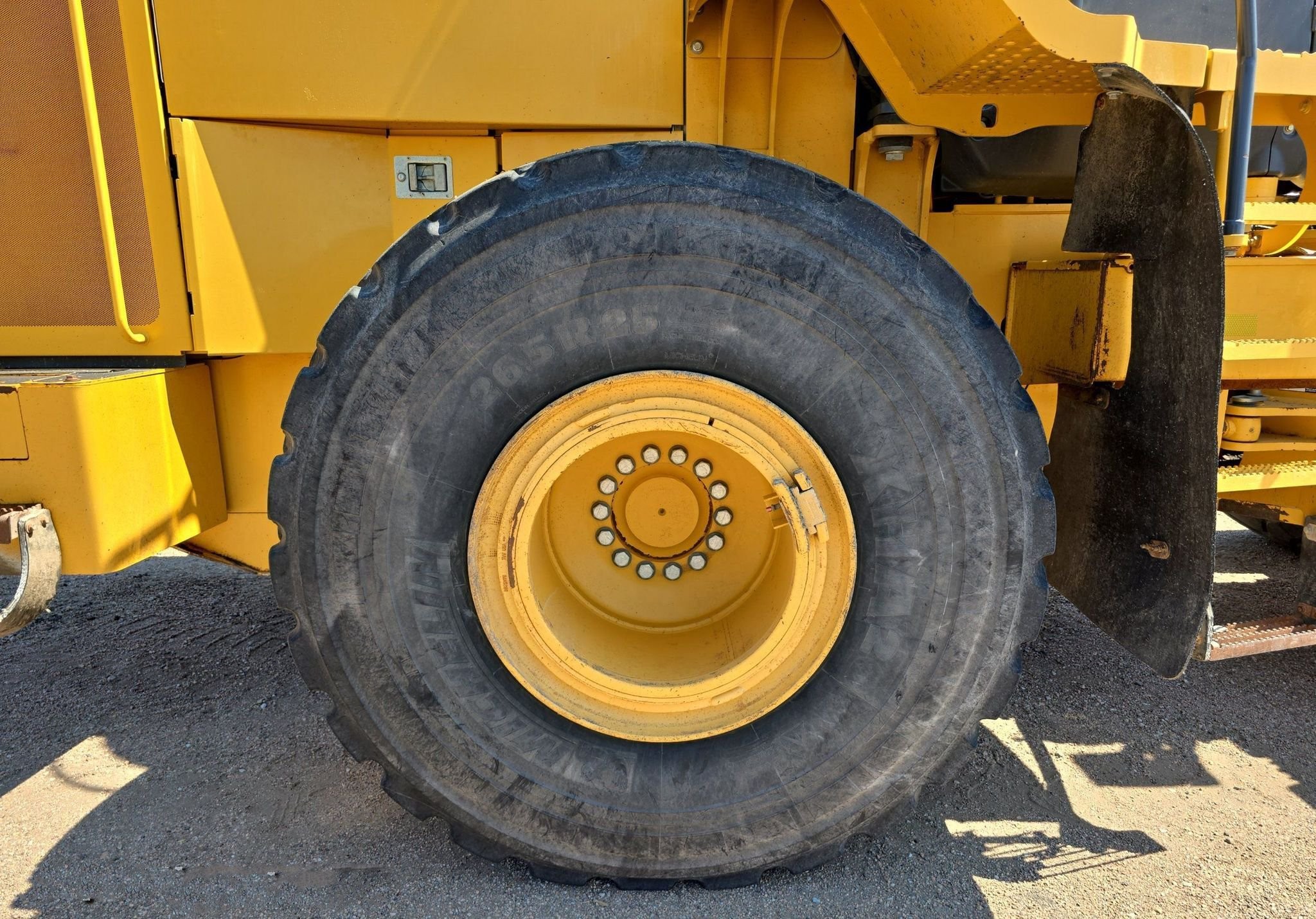 gallery 2014 John Deere 824K Wheel Loader
