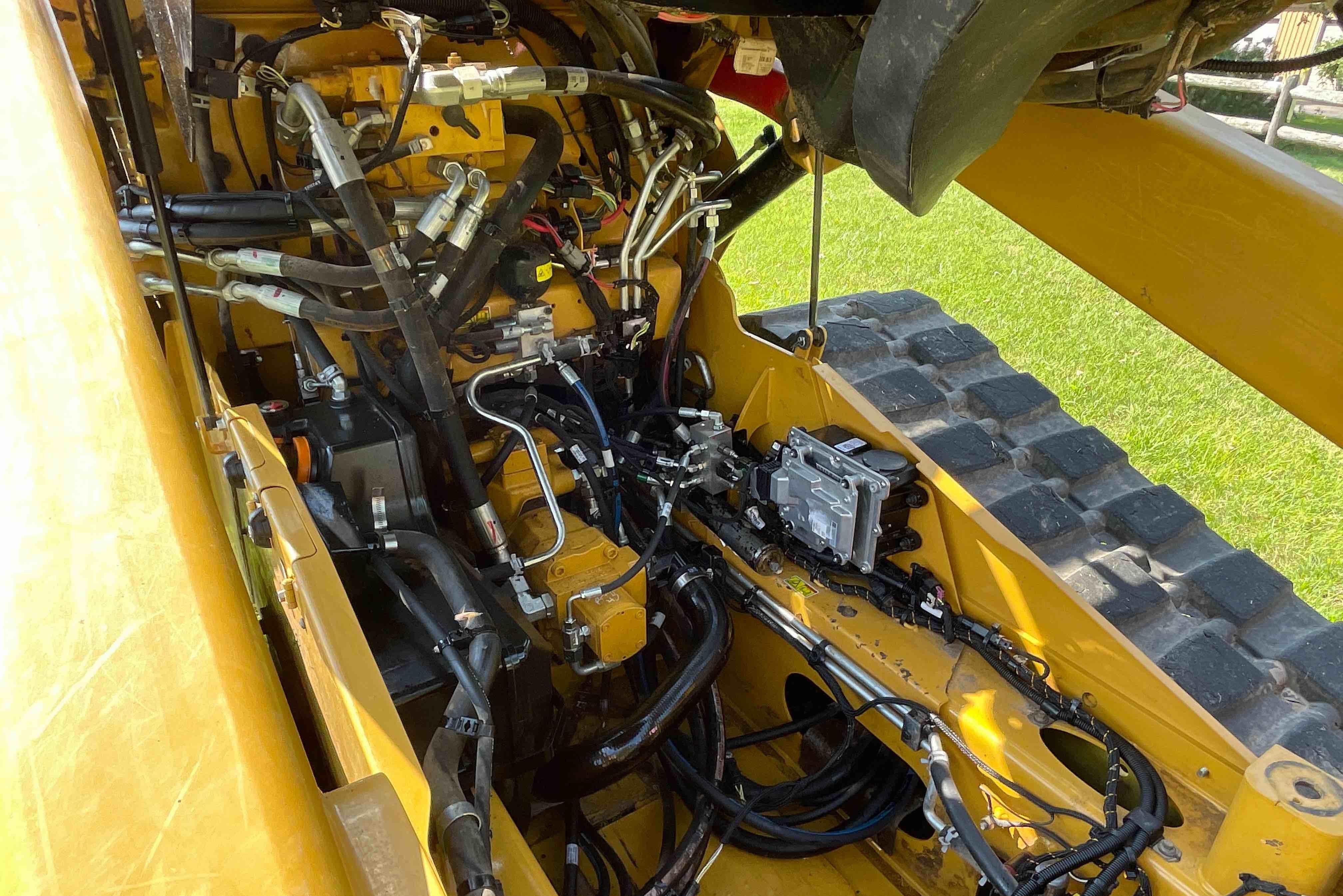 gallery 2019 Caterpillar 299D2 Compact Track Loader