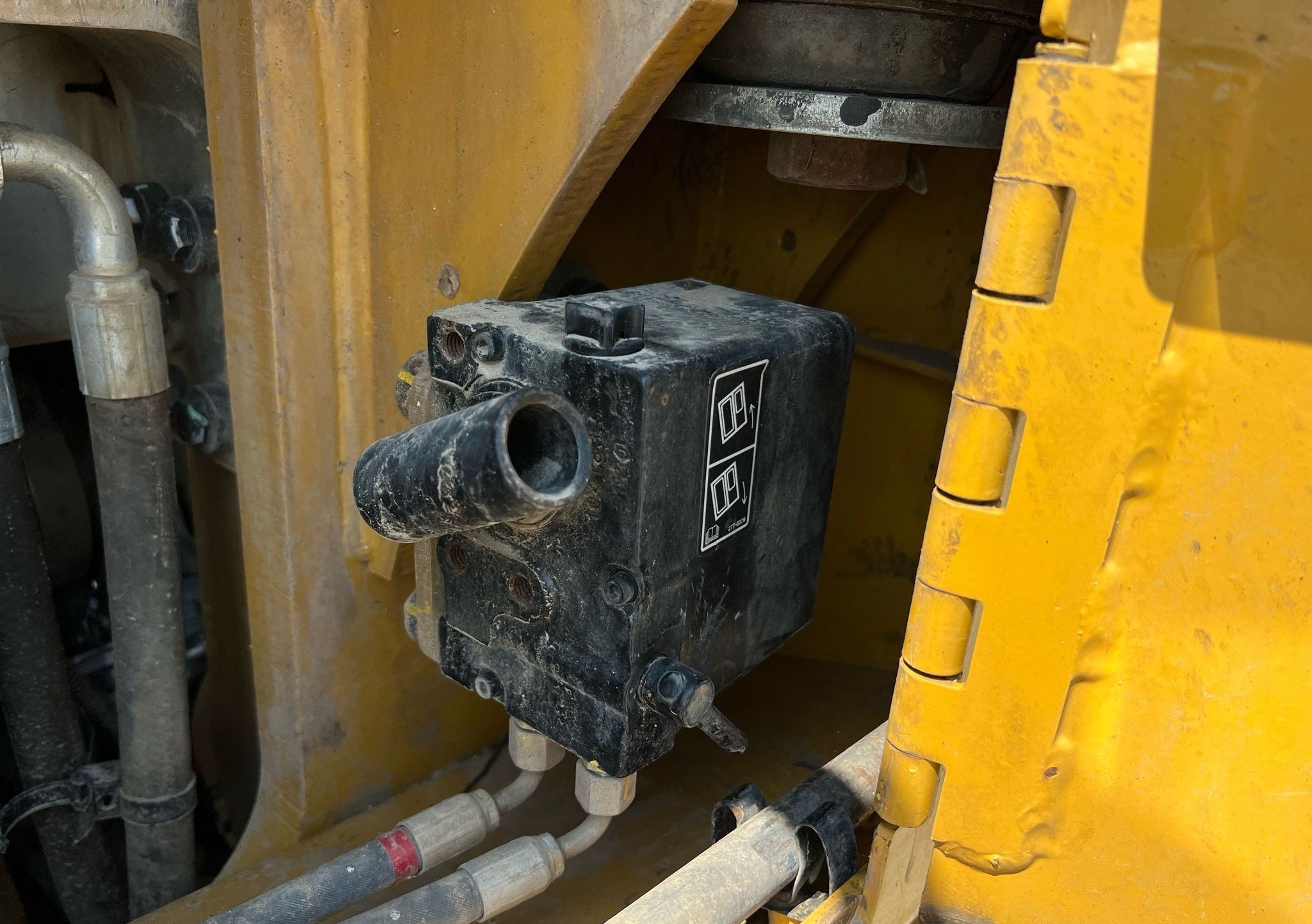 gallery 2016 Caterpillar 963K track loader