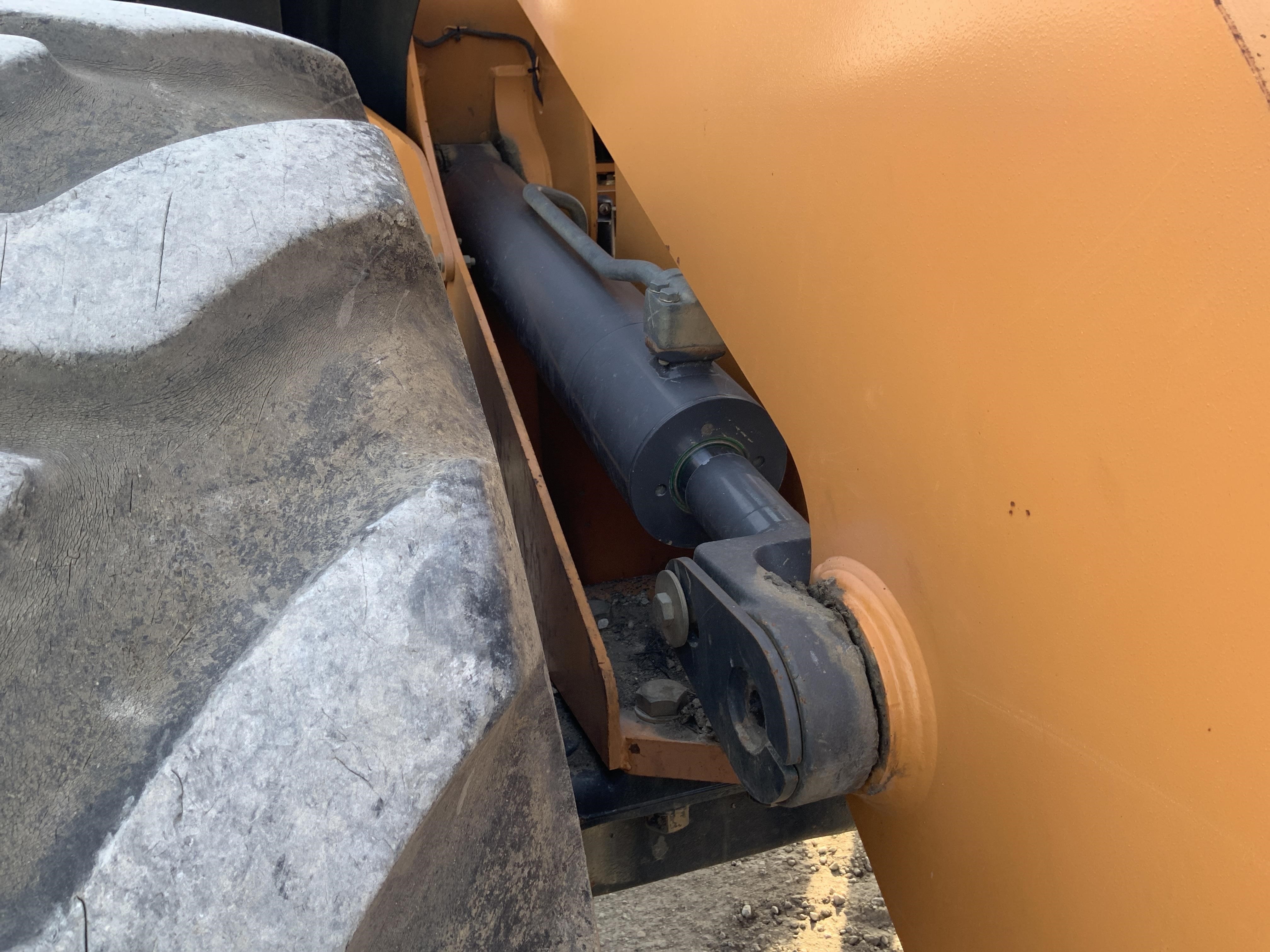 gallery 2013 Case 821F Wheel Loader