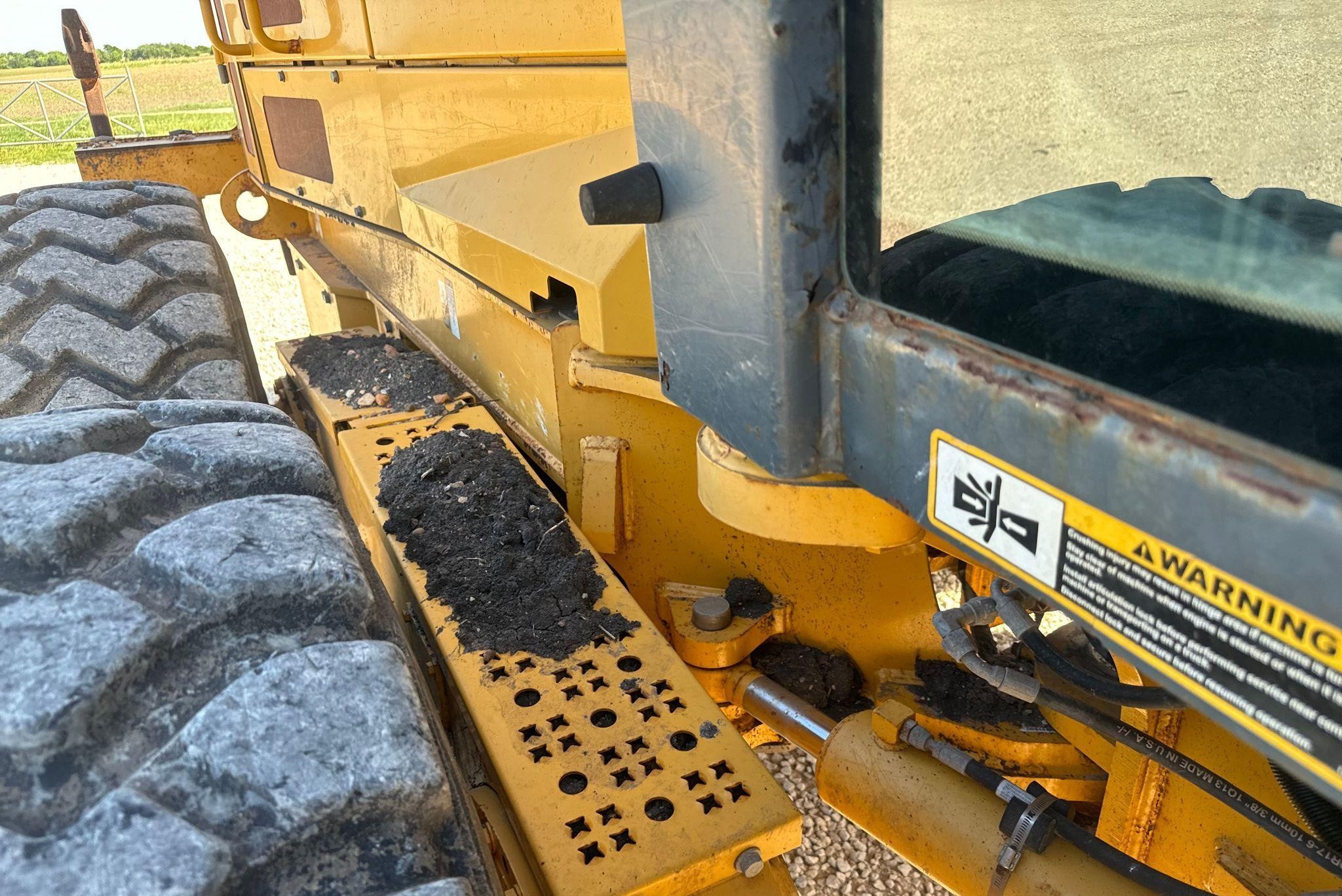 gallery 2013 John Deere 772G motor grader