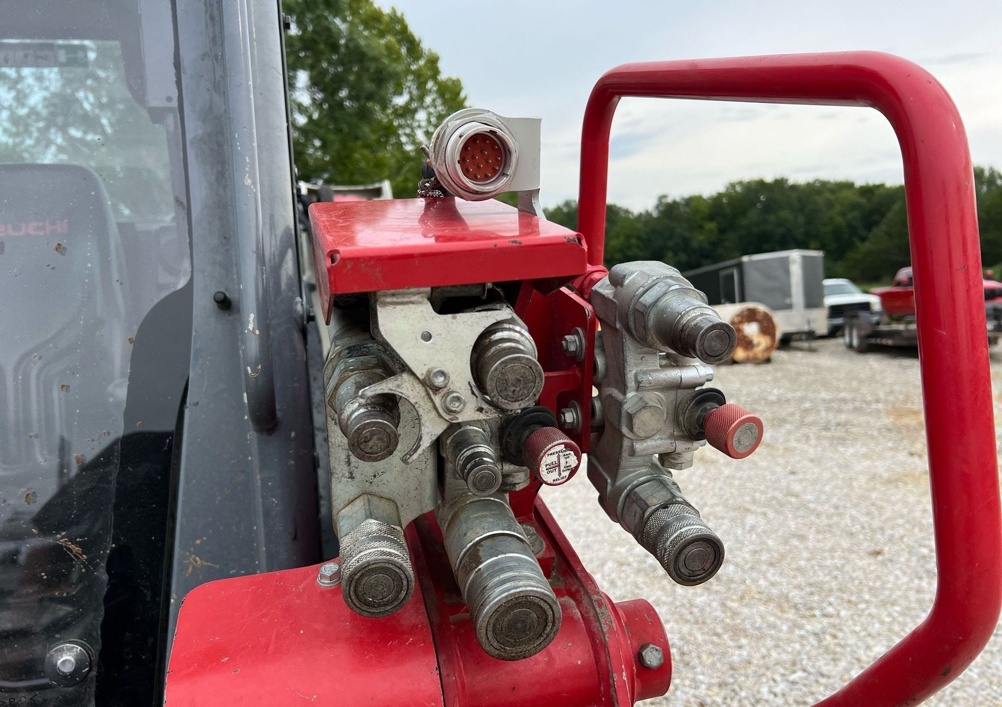 gallery 2020 Takeuchi TL12R2 tracked skid steer loader