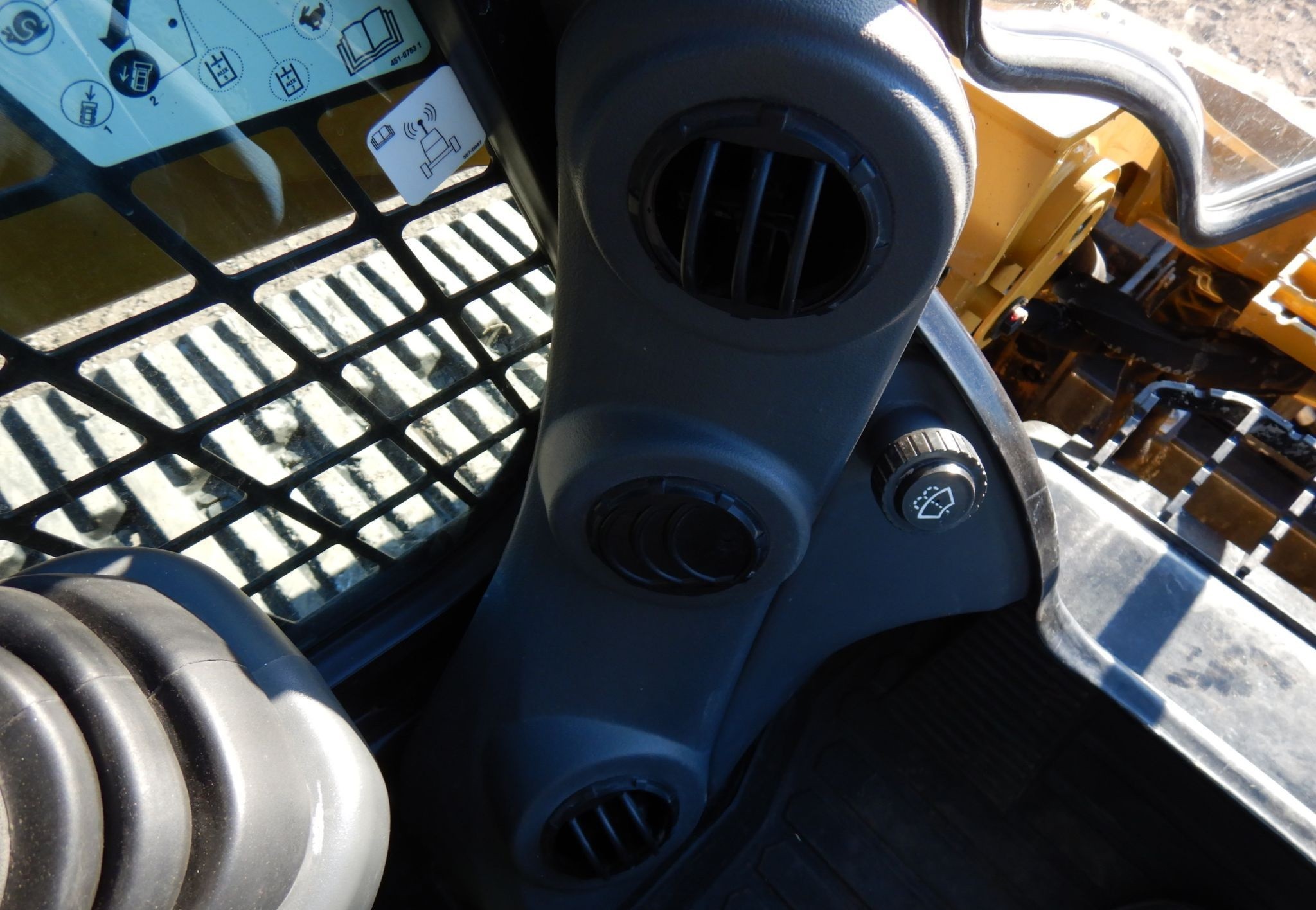 gallery 2019 Caterpillar 289D tracked skid steer loader