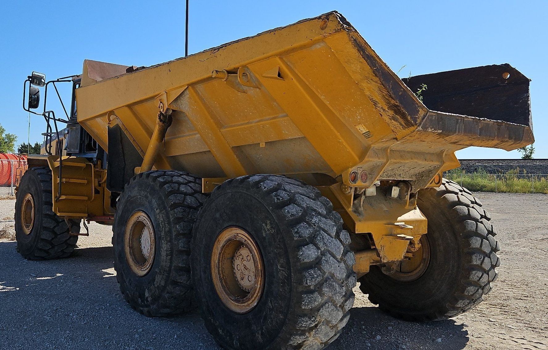 gallery 2000 John Deere 400C haul truck