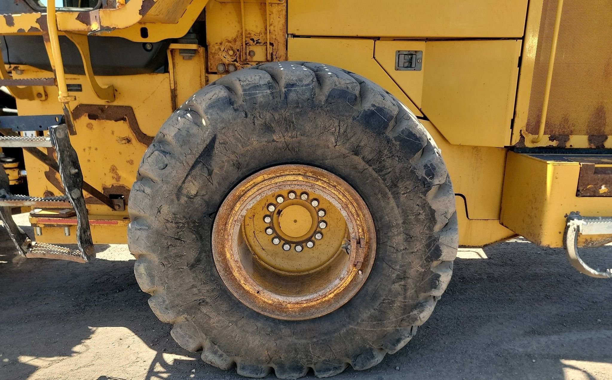 gallery 2012 John Deere 744K wheel loader
