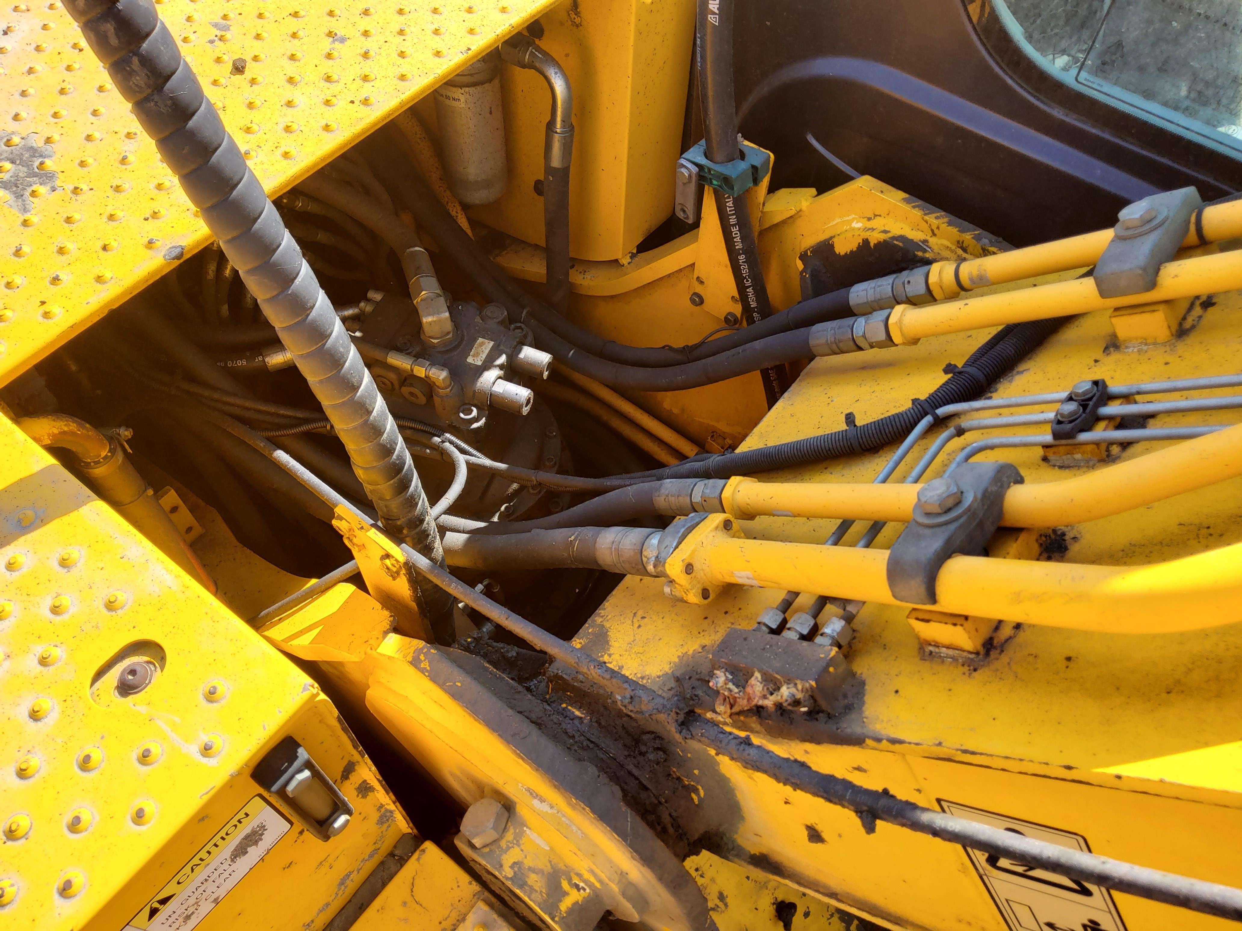 gallery 2011 JCB JS220LC Excavator