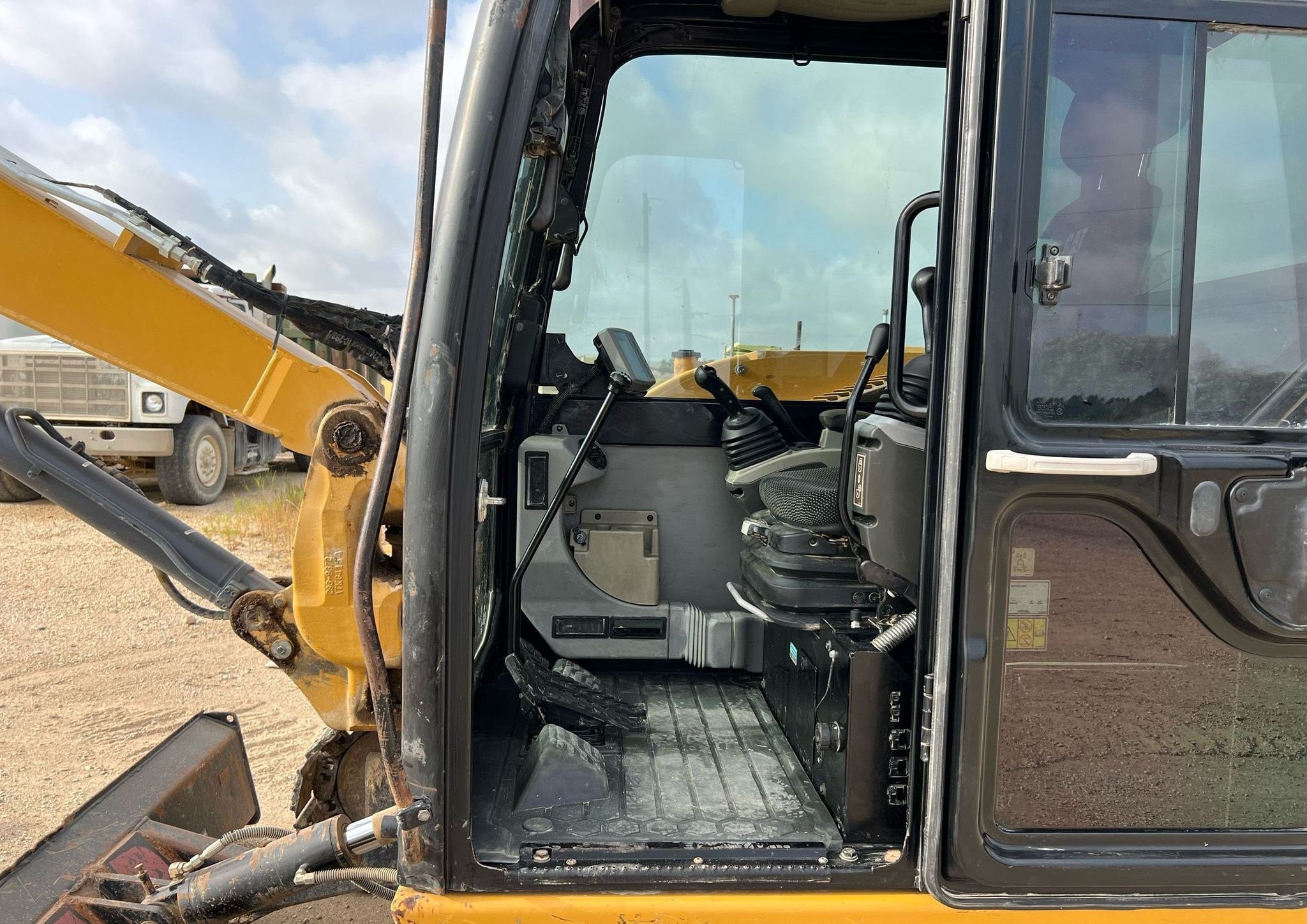 gallery 2016 Caterpillar 308E2 CR mini excavator