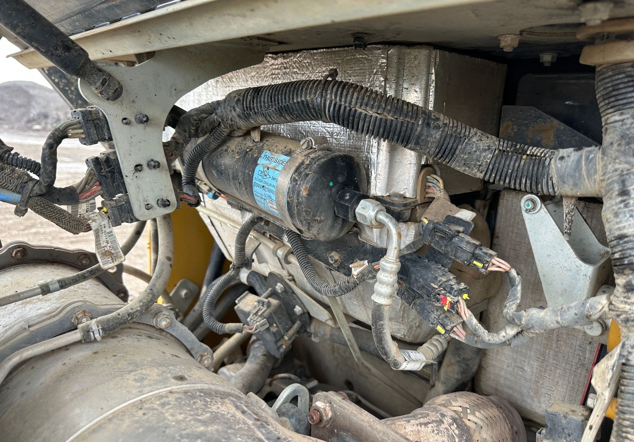 gallery 2019 John Deere 325G tracked skid steer loader