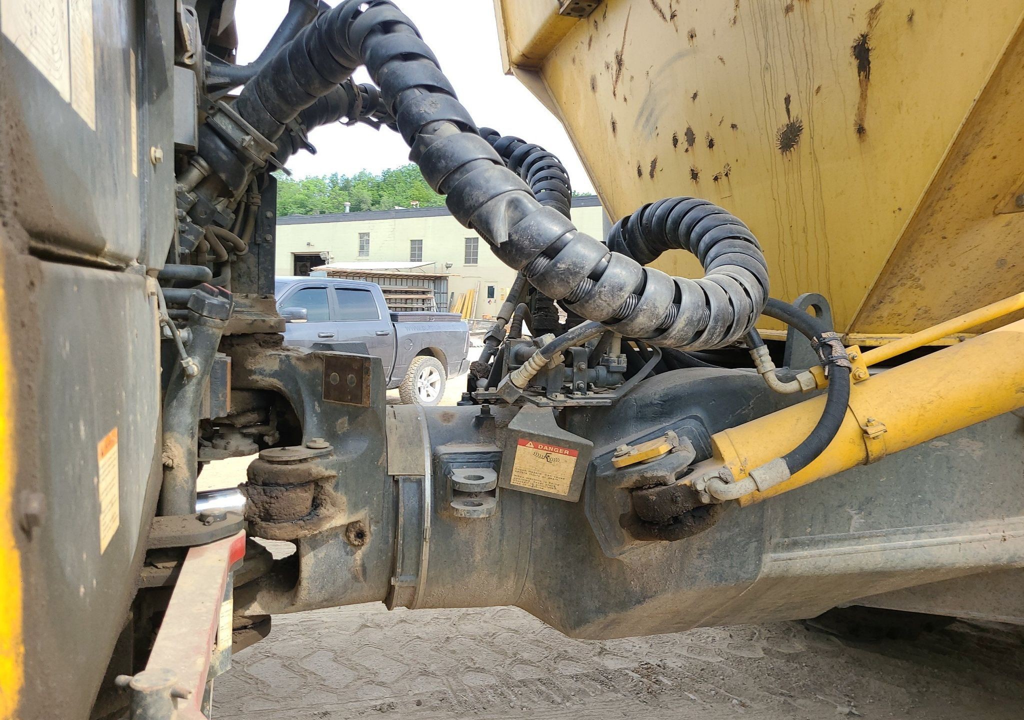 gallery 2013 Komatsu HM400-3 haul truck