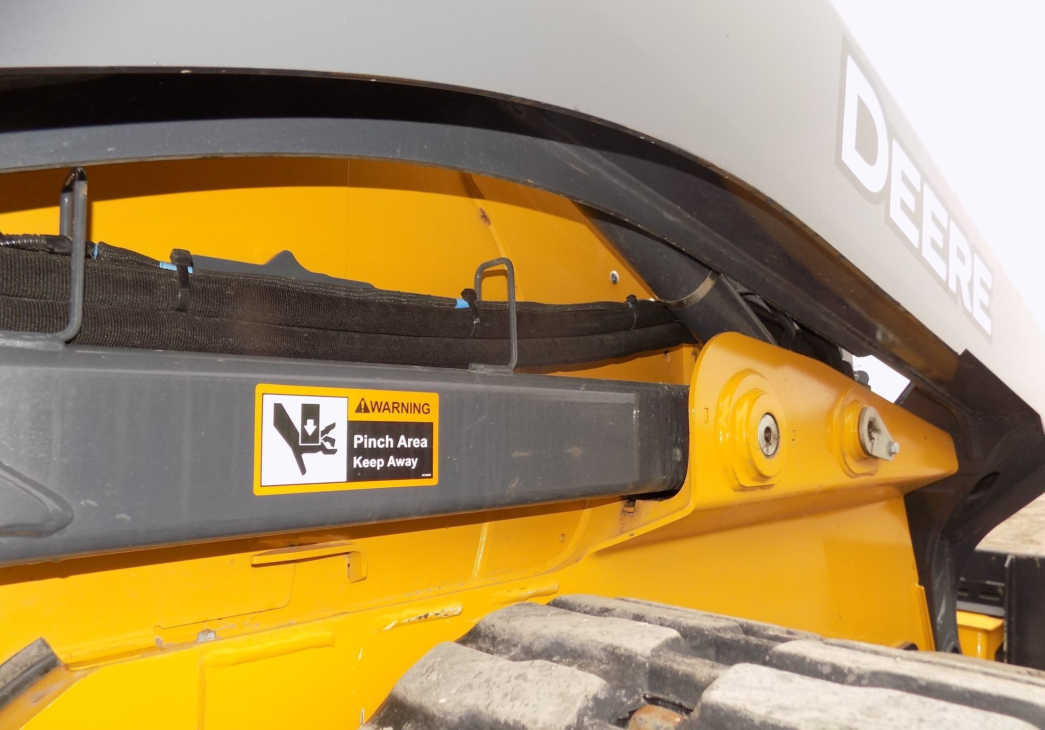 gallery 2019 John Deere 333G tracked skid steer loader1