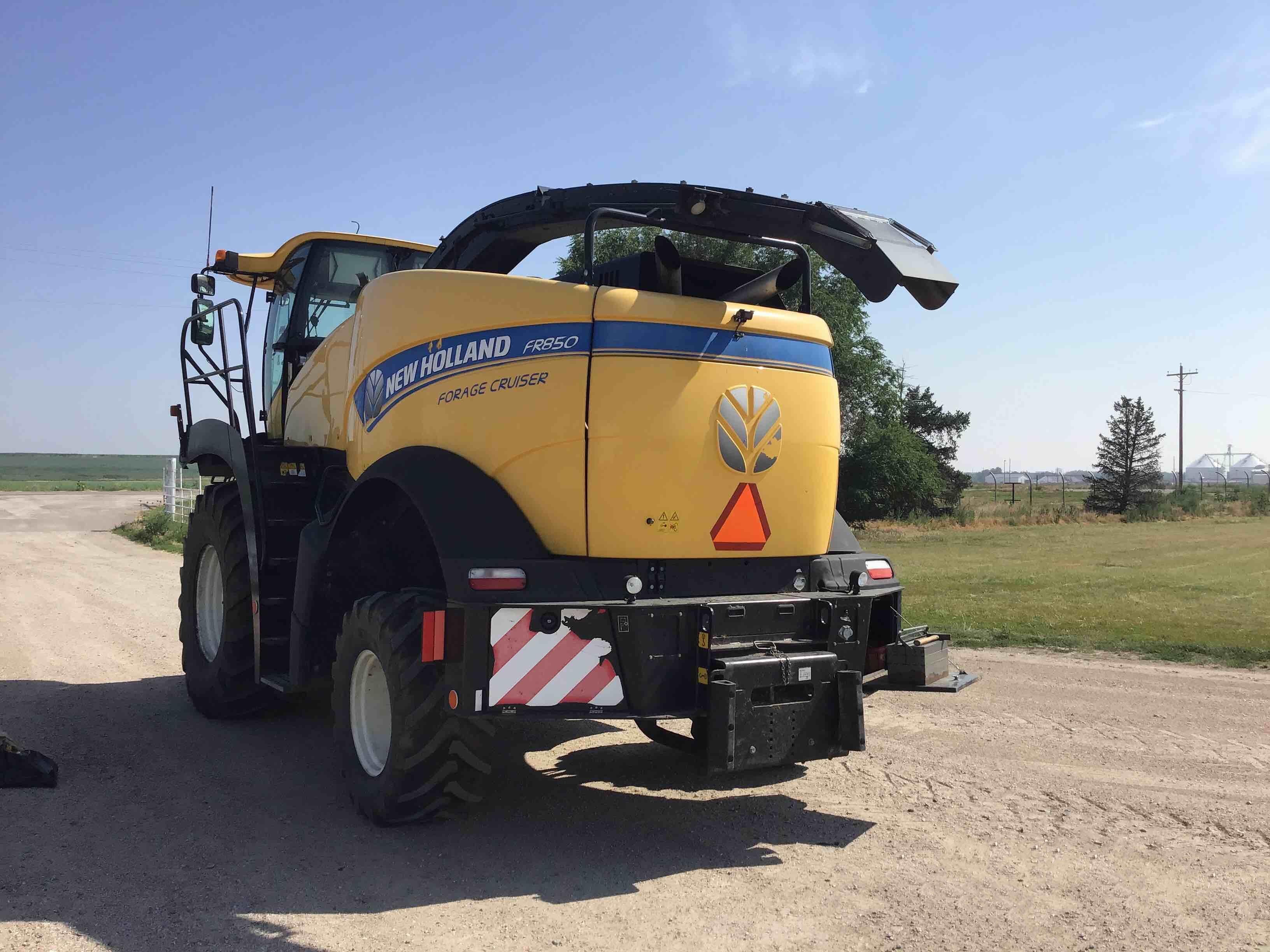 gallery 2016 New Holland FR850 Self-Propelled Forage Harvester