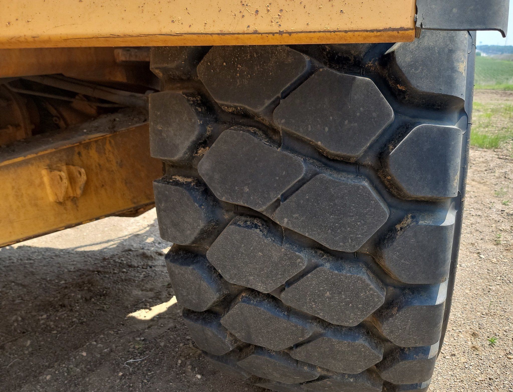 gallery Volvo T450D 4WD scraper tractor