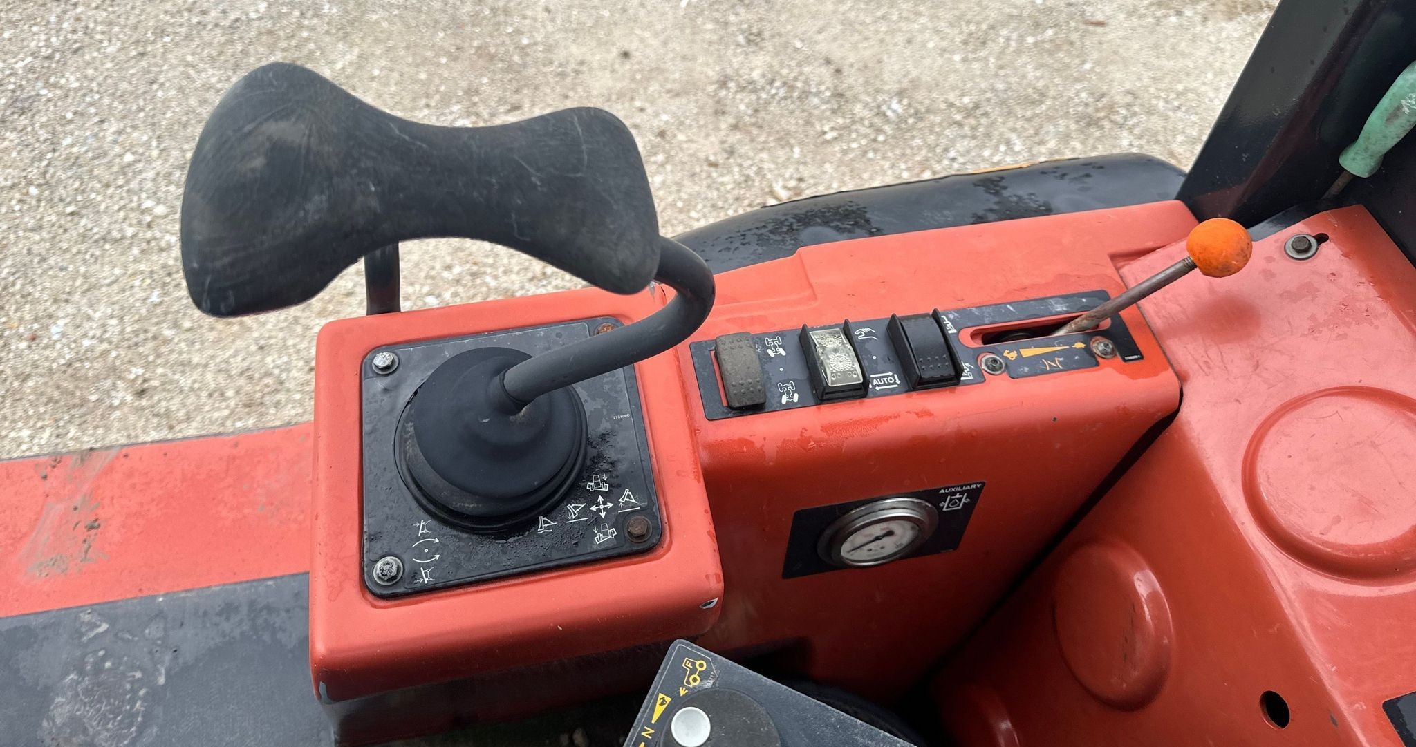 gallery 2013 Ditch Witch RT120 Quad trencher