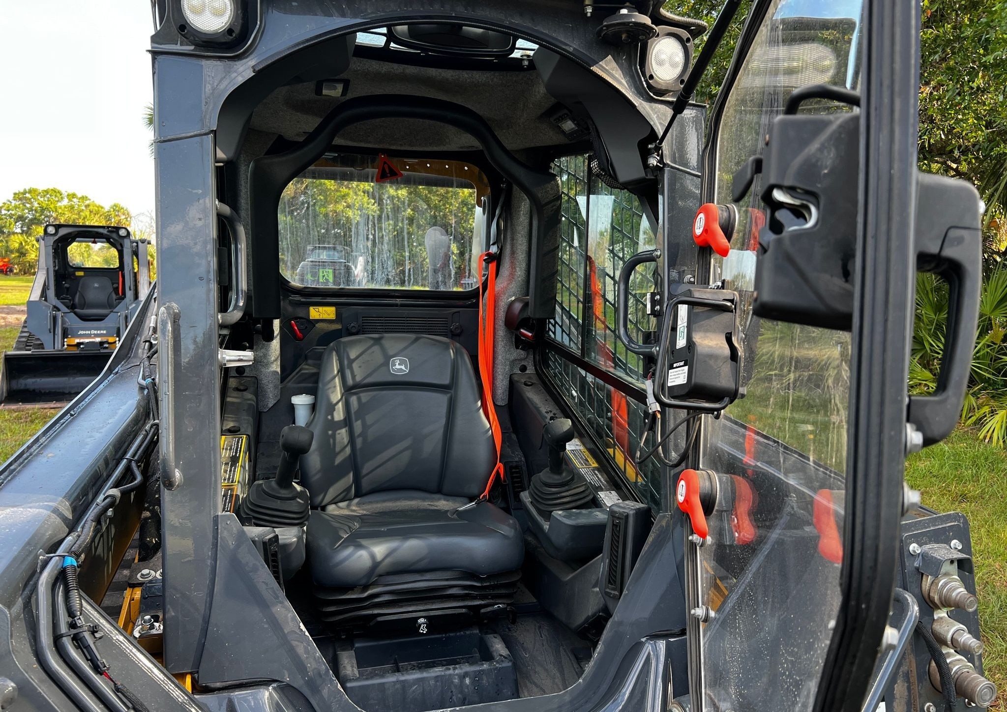 gallery 2022 John Deere 325G tracked skid steer
