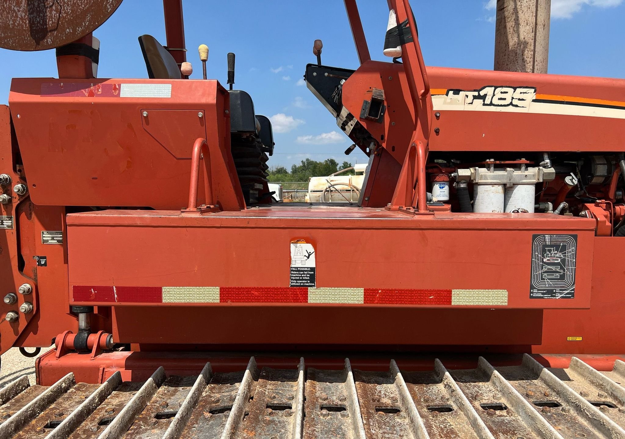 gallery 2006 Ditch Witch HT185 cable plow