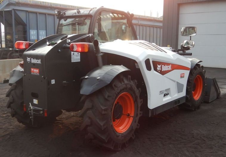 gallery 2018 Bobcat V519 telehandler