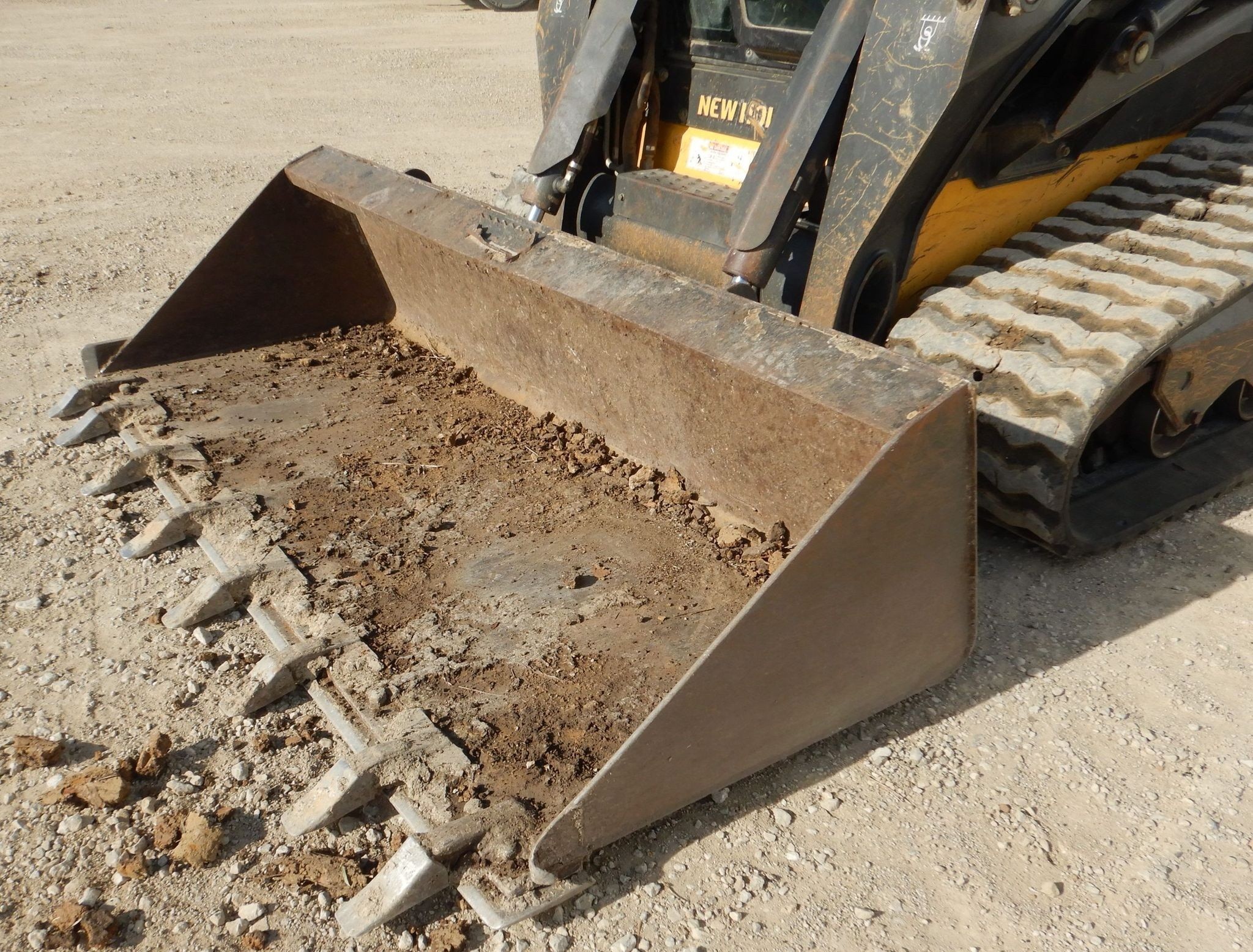 gallery New Holland C245 tracked skid steer loader