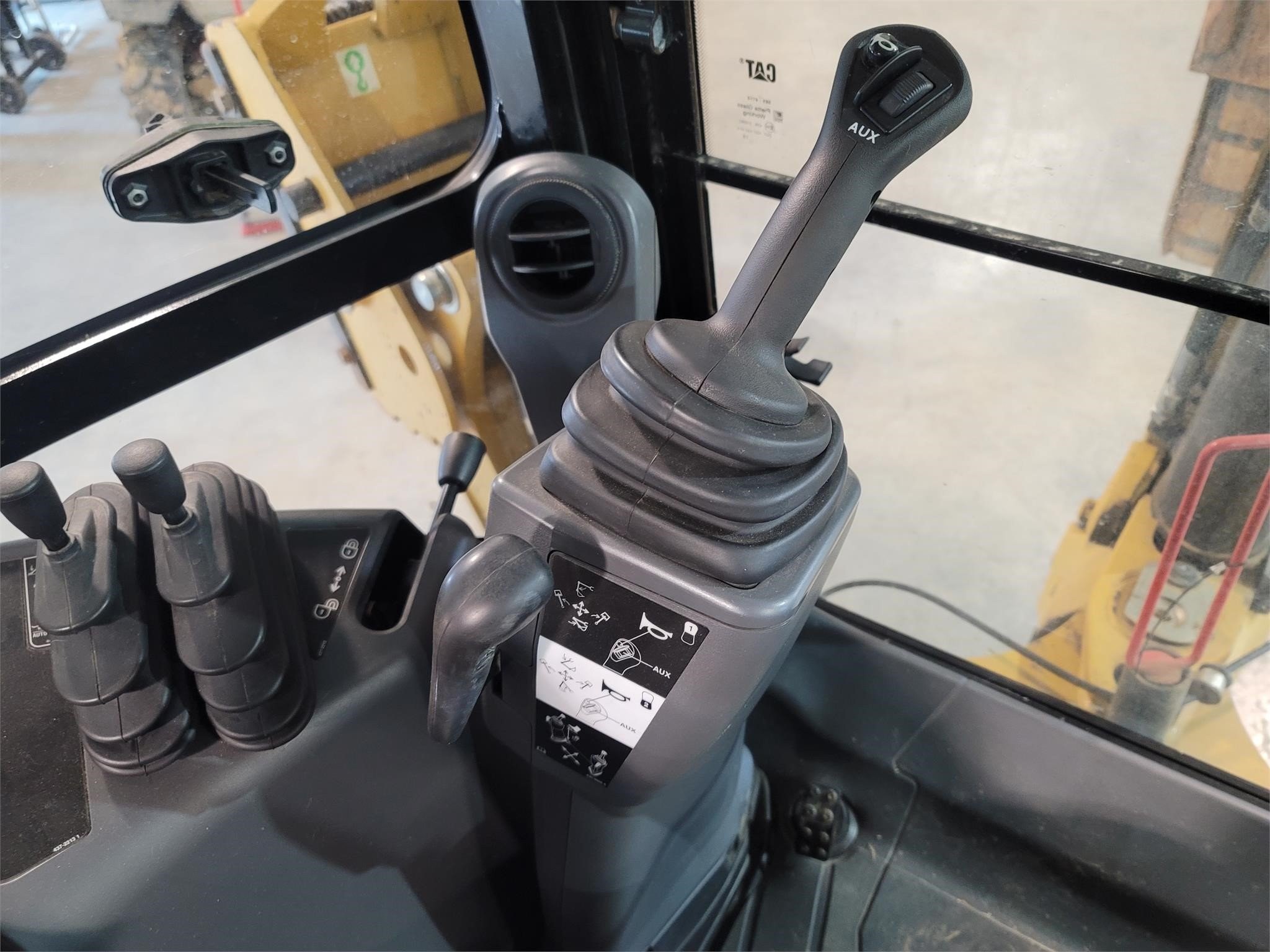 gallery 2018 Caterpillar 420F2 Backhoe