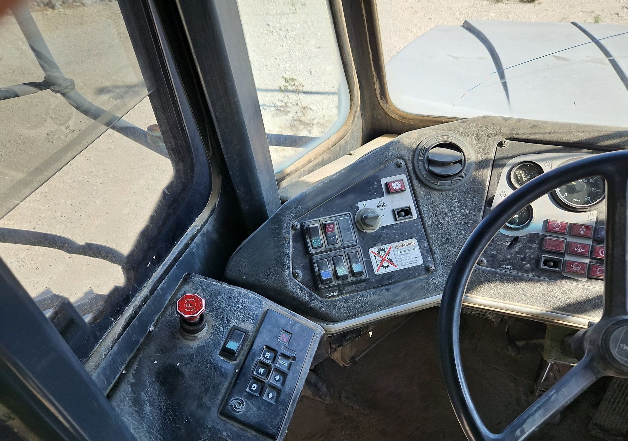 gallery 2000 John Deere 400C haul truck